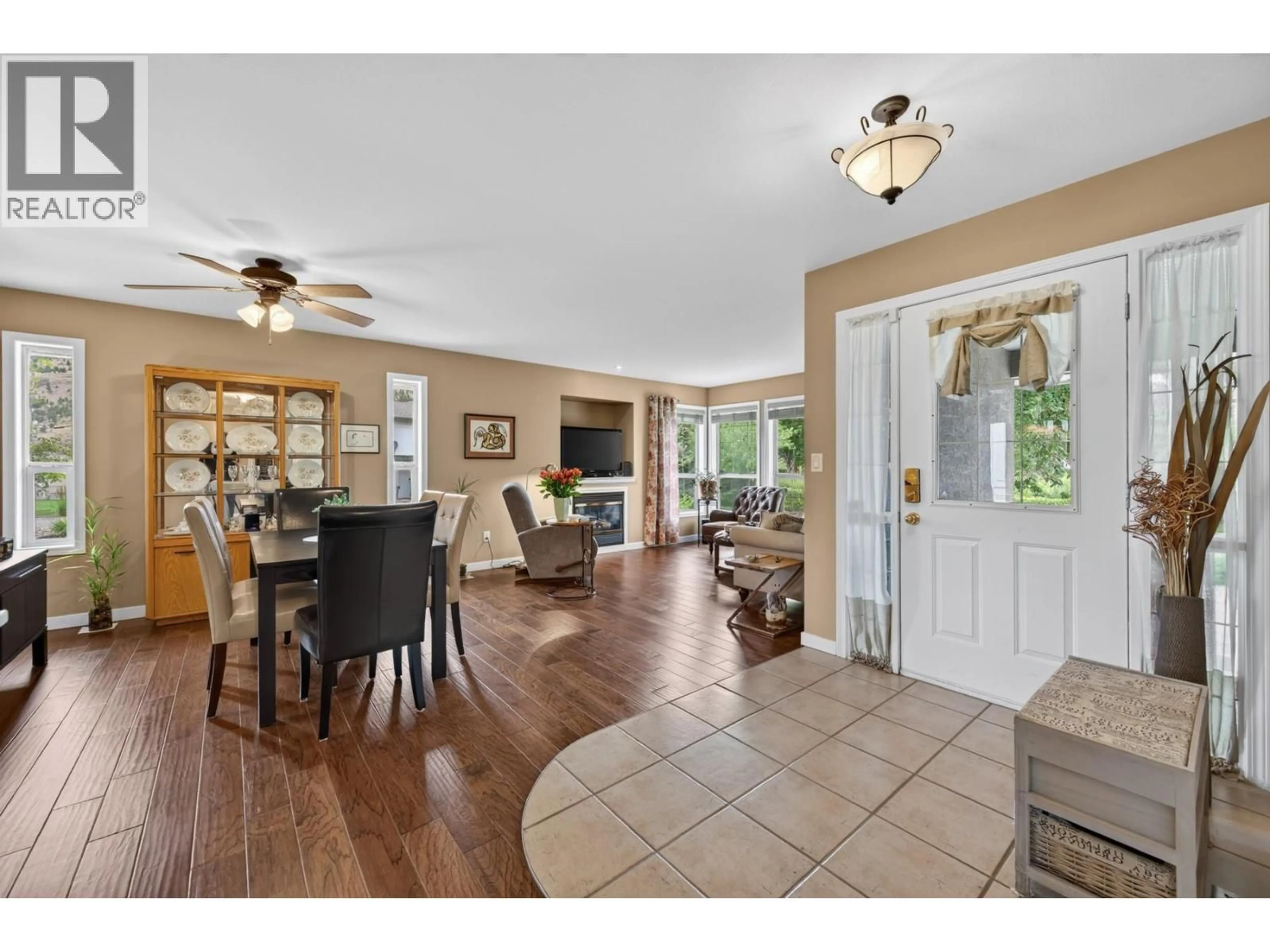 Open concept kitchen, unknown for 671 MCCURRACH PLACE, Kamloops British Columbia V2B8R1