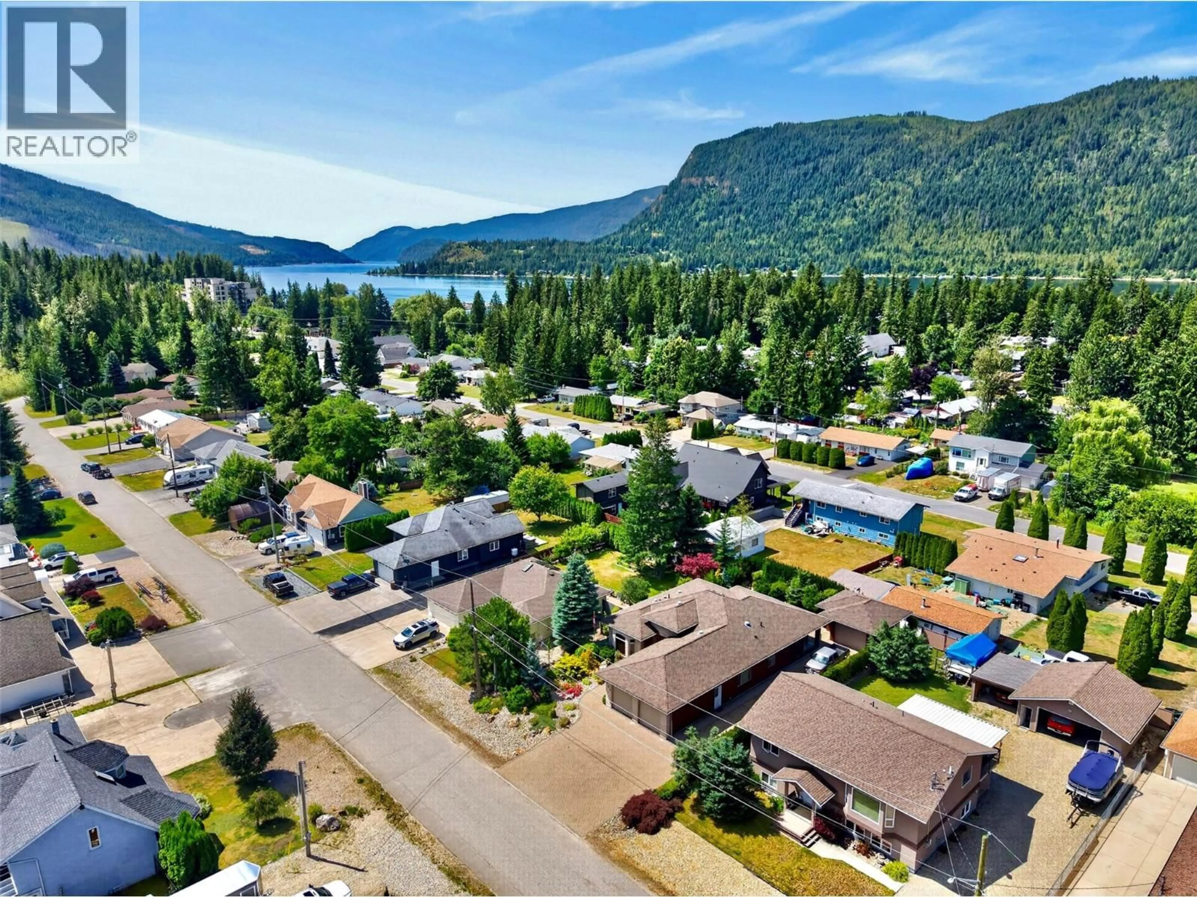 A pic from outside/outdoor area/front of a property/back of a property/a pic from drone, water/lake/river/ocean view for 442 COTTONWOOD AVENUE, Sicamous British Columbia V0E2V1