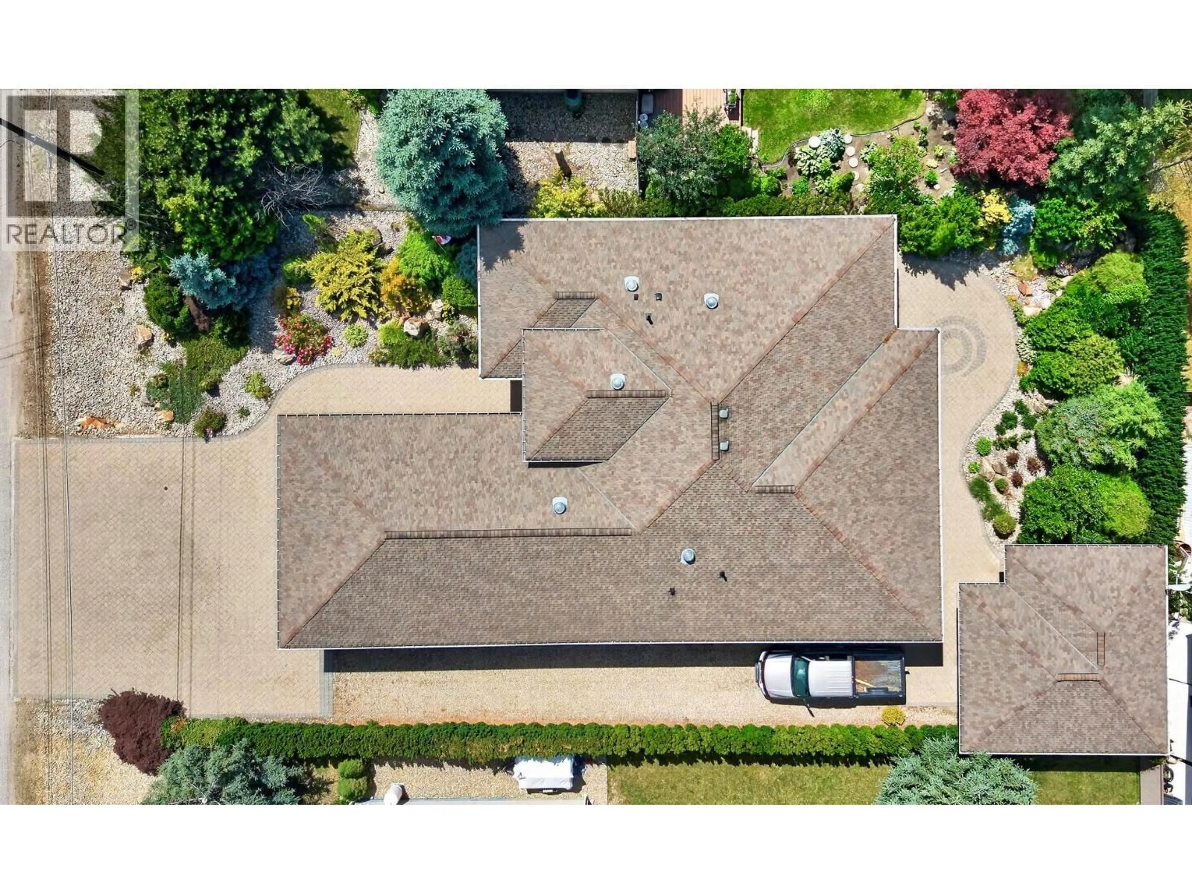 A pic from outside/outdoor area/front of a property/back of a property/a pic from drone, street for 442 COTTONWOOD AVENUE, Sicamous British Columbia V0E2V1