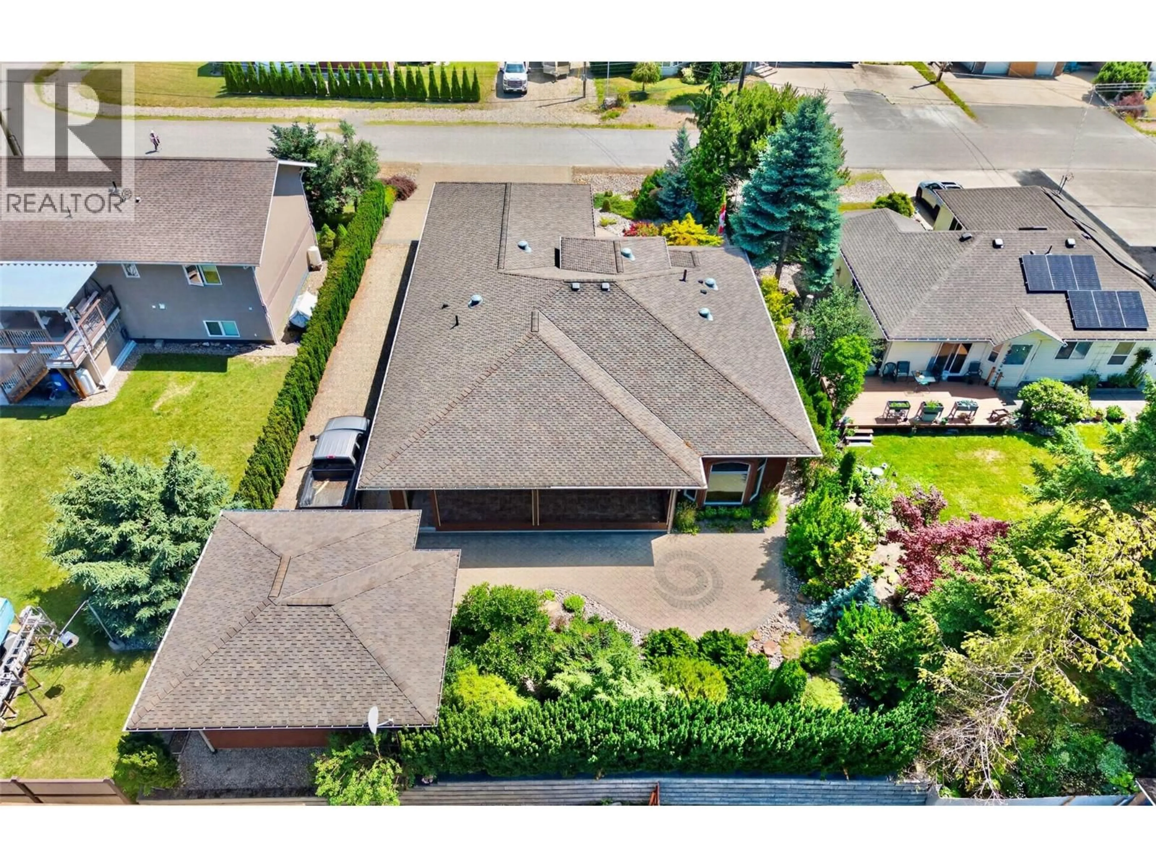 A pic from outside/outdoor area/front of a property/back of a property/a pic from drone, street for 442 COTTONWOOD AVENUE, Sicamous British Columbia V0E2V1