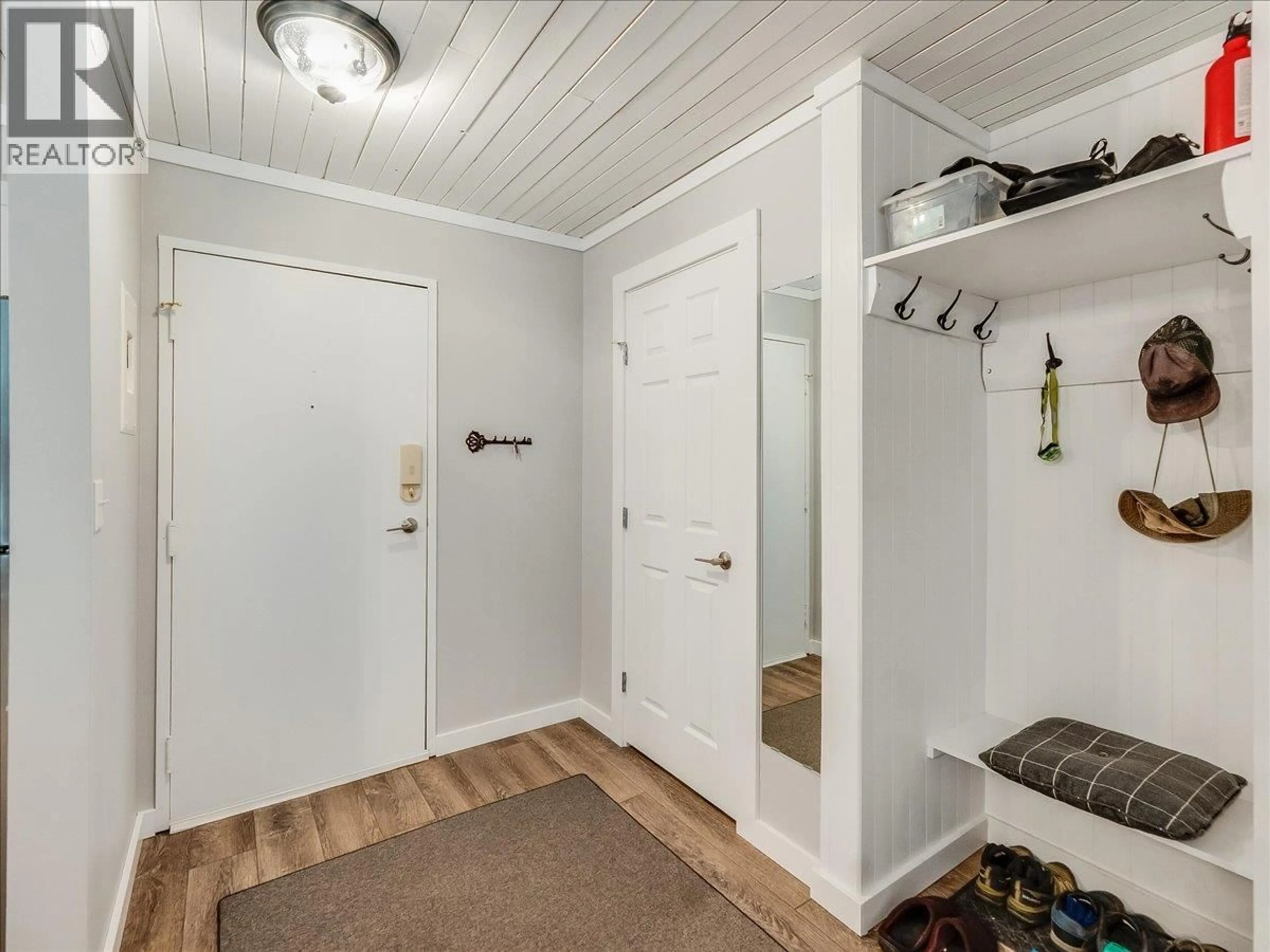 Indoor entryway for 207 - 1800 KIRKUP AVENUE, Rossland British Columbia V0G1Y0