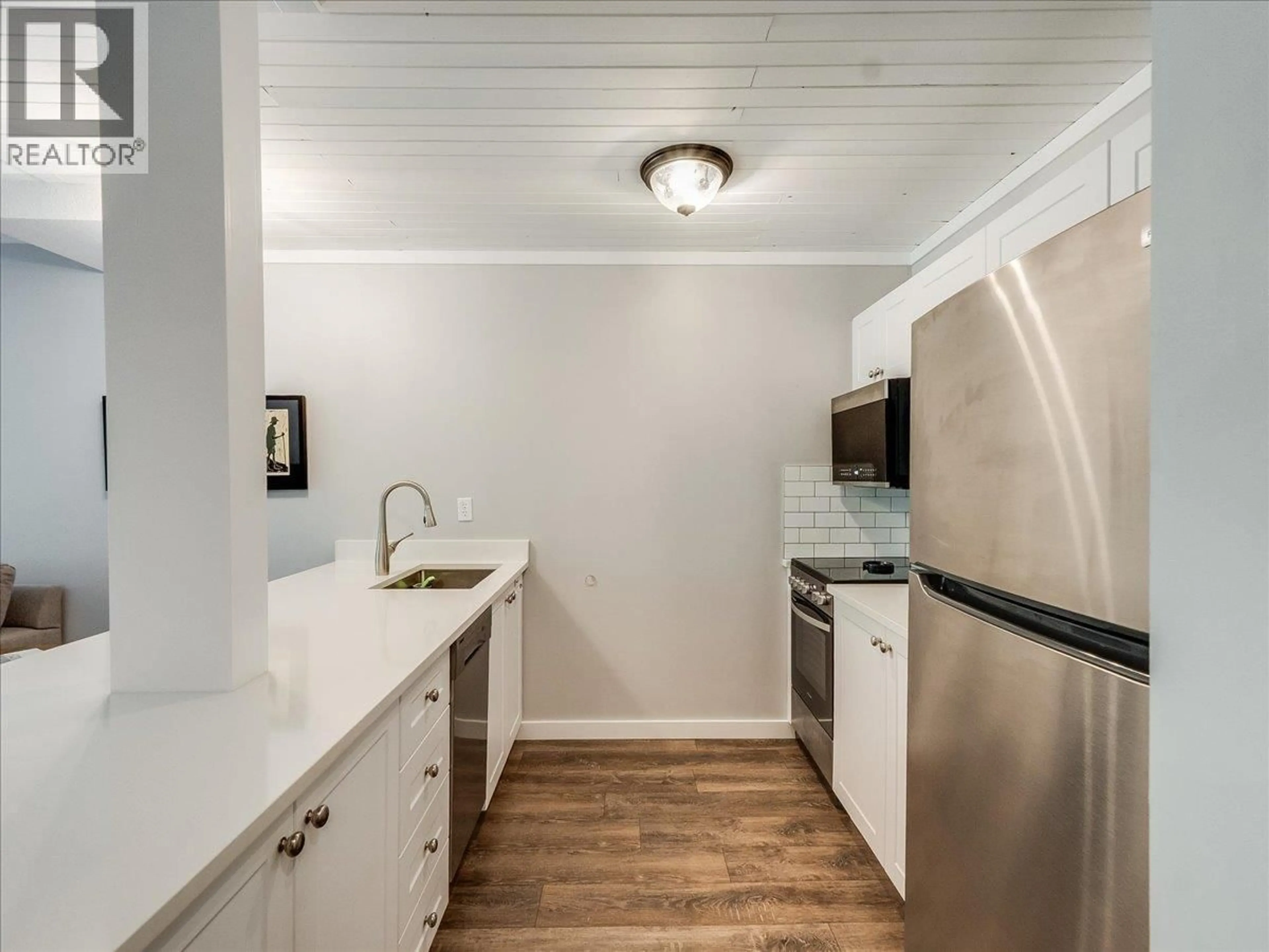 Standard kitchen, unknown for 207 - 1800 KIRKUP AVENUE, Rossland British Columbia V0G1Y0