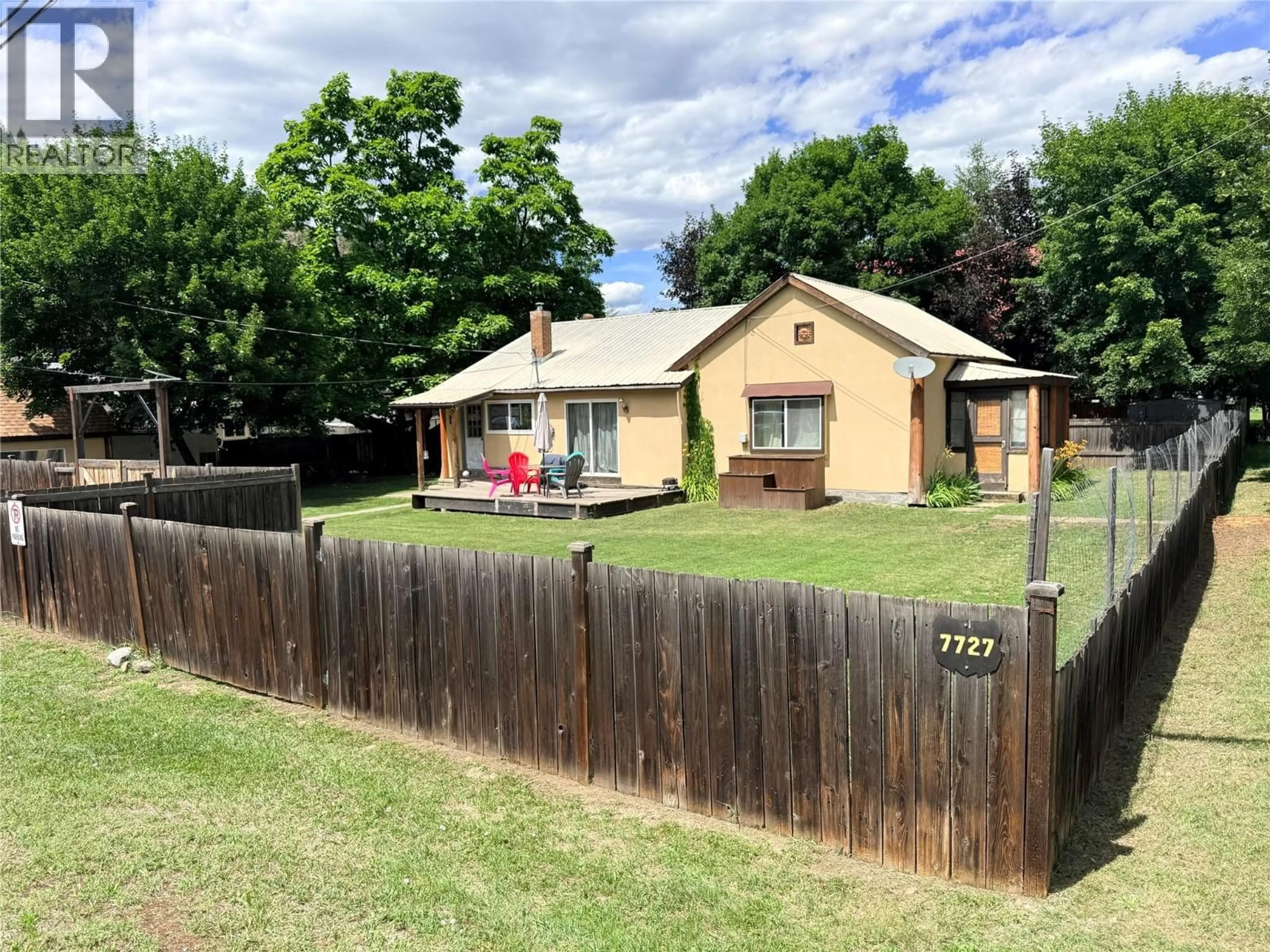 A pic from outside/outdoor area/front of a property/back of a property/a pic from drone, street for 7727 RIVERSIDE DRIVE, Grand Forks British Columbia V0H1H0