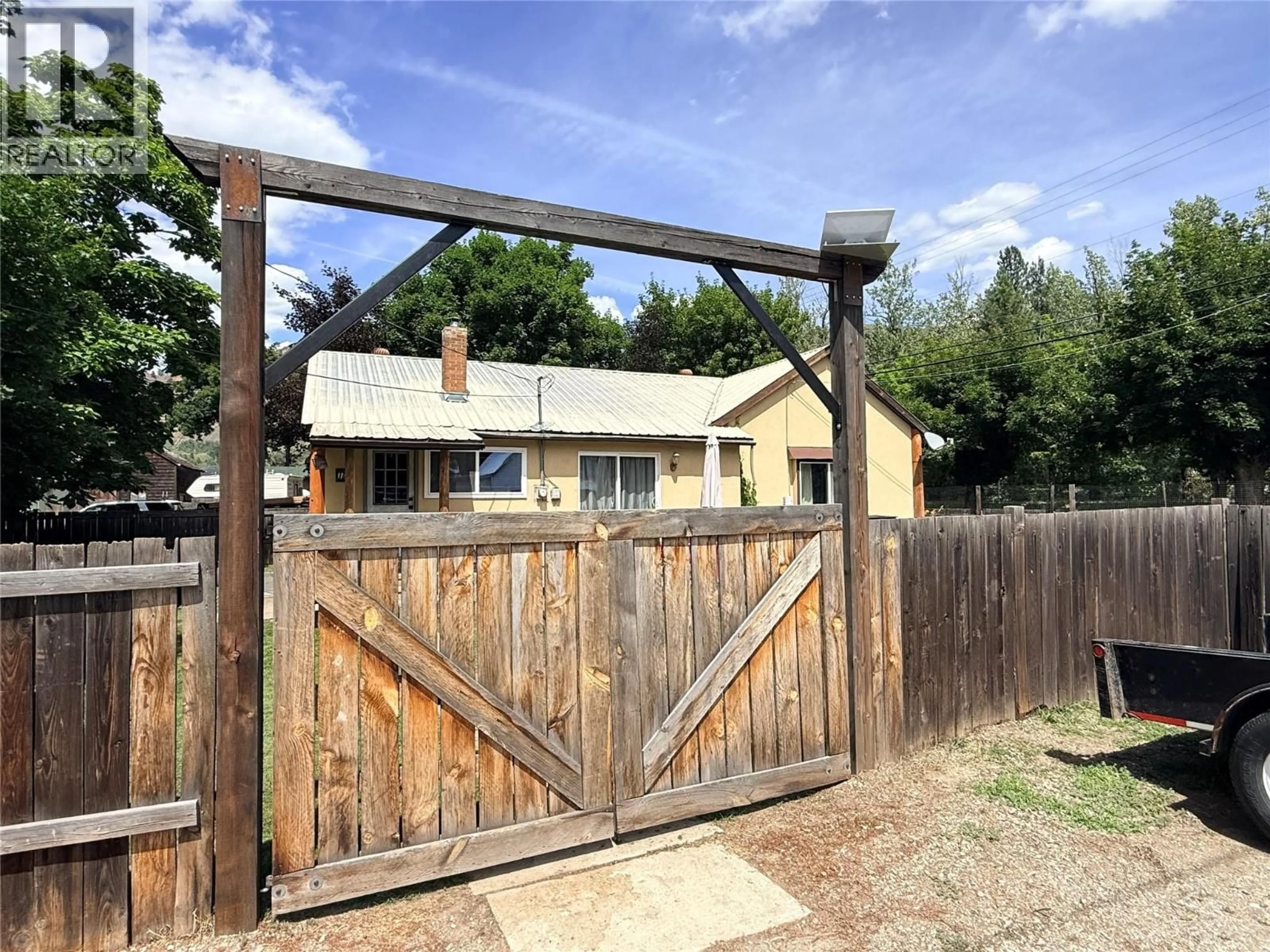 Patio, street for 7727 RIVERSIDE DRIVE, Grand Forks British Columbia V0H1H0