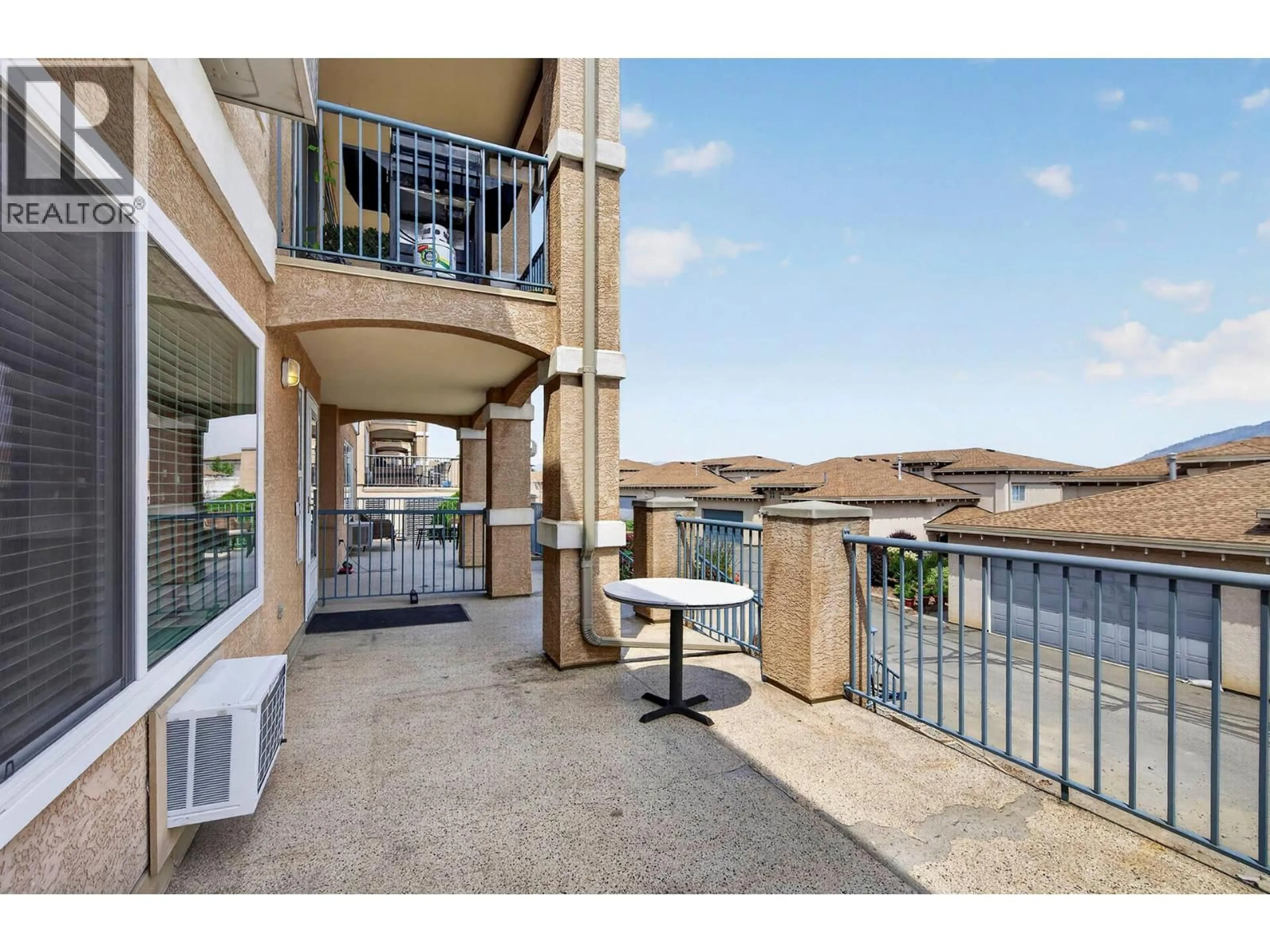 Patio, water/lake/river/ocean view for 402 - 875 SAHALI TERRACE, Kamloops British Columbia V2C6W9