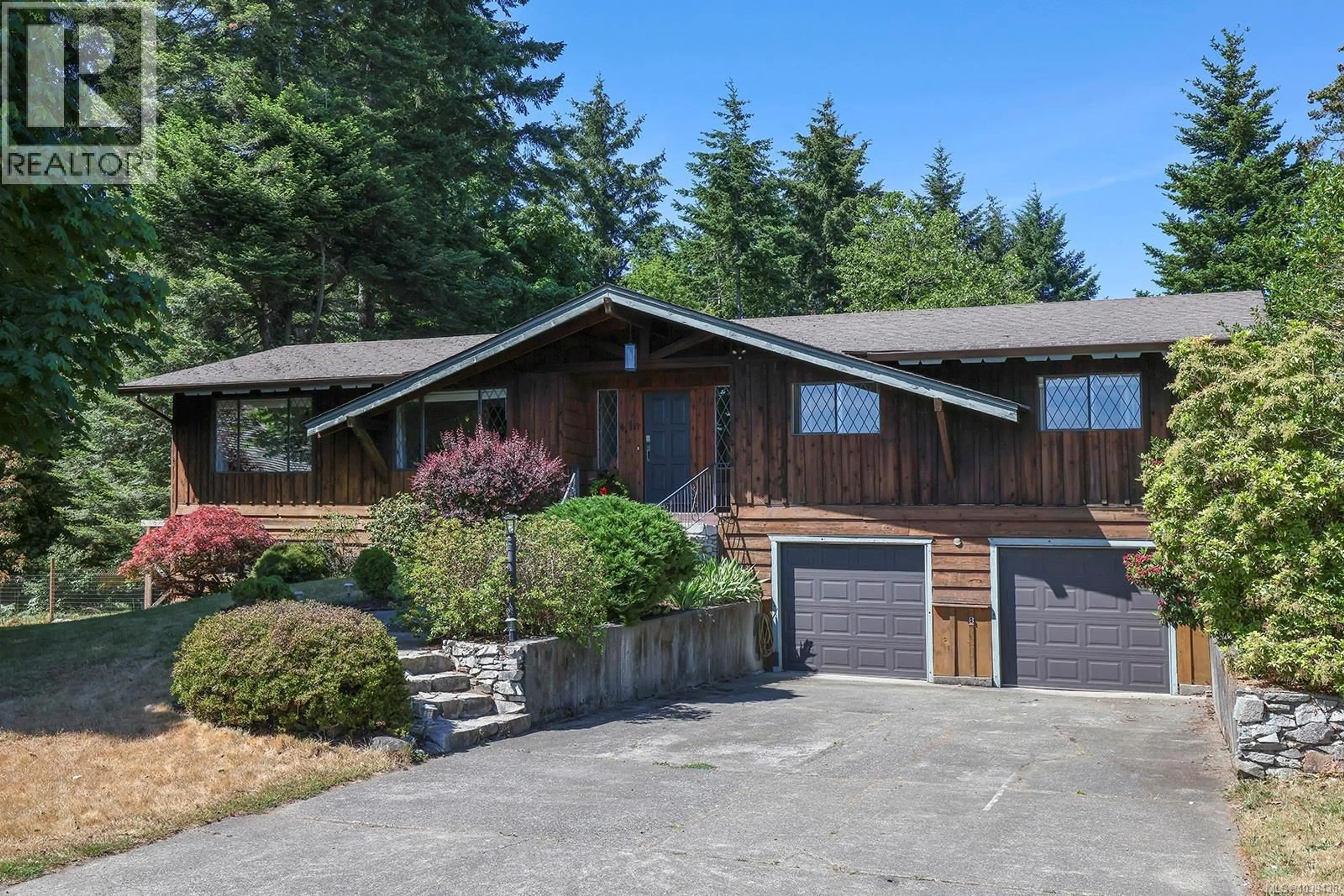 Home with vinyl exterior material, unknown for 611 CRESTVIEW DRIVE, Comox British Columbia V9M3E6