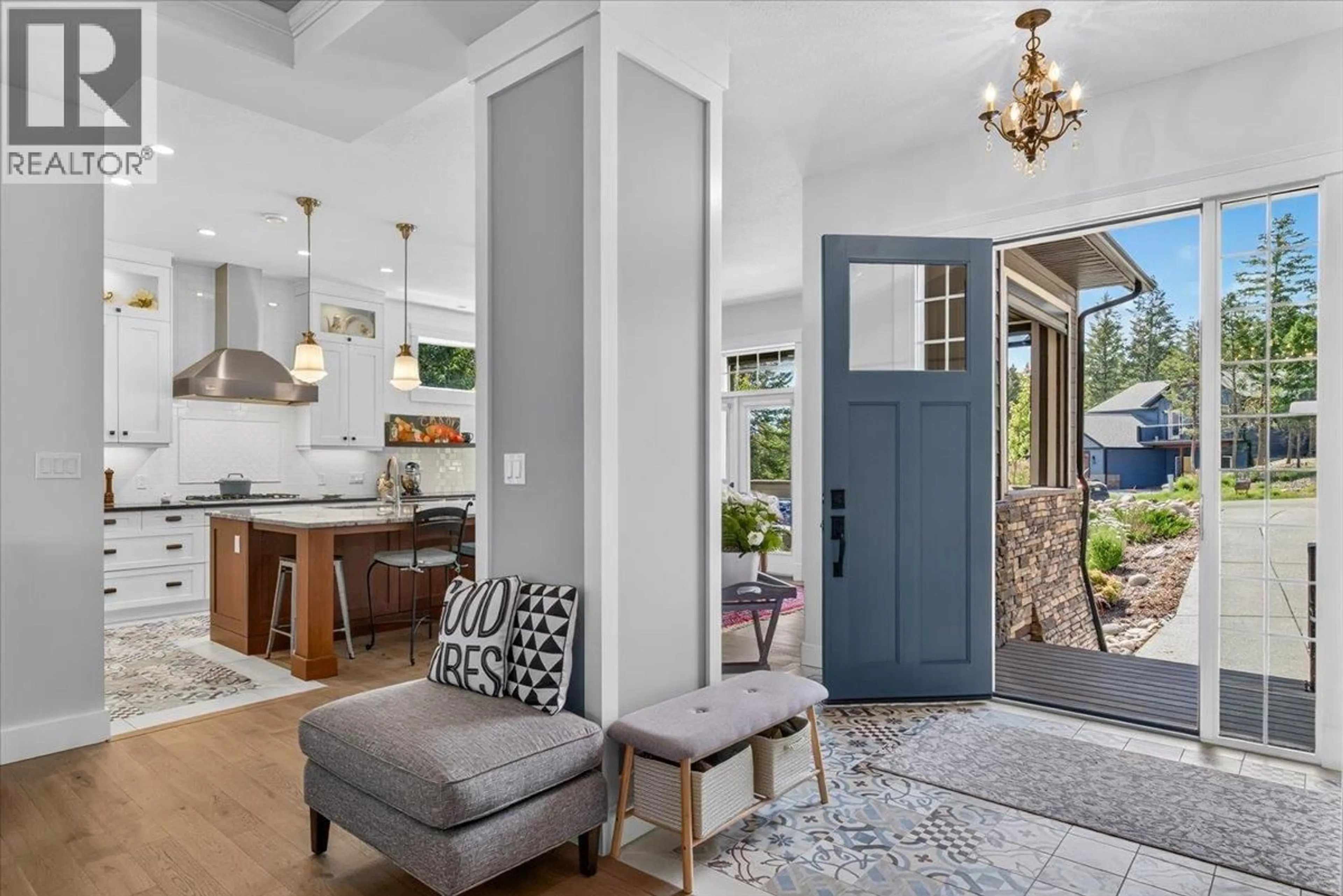 Indoor entryway for 1926 PINERIDGE MOUNTAIN LINK OTHER, Invermere British Columbia V0A1K4