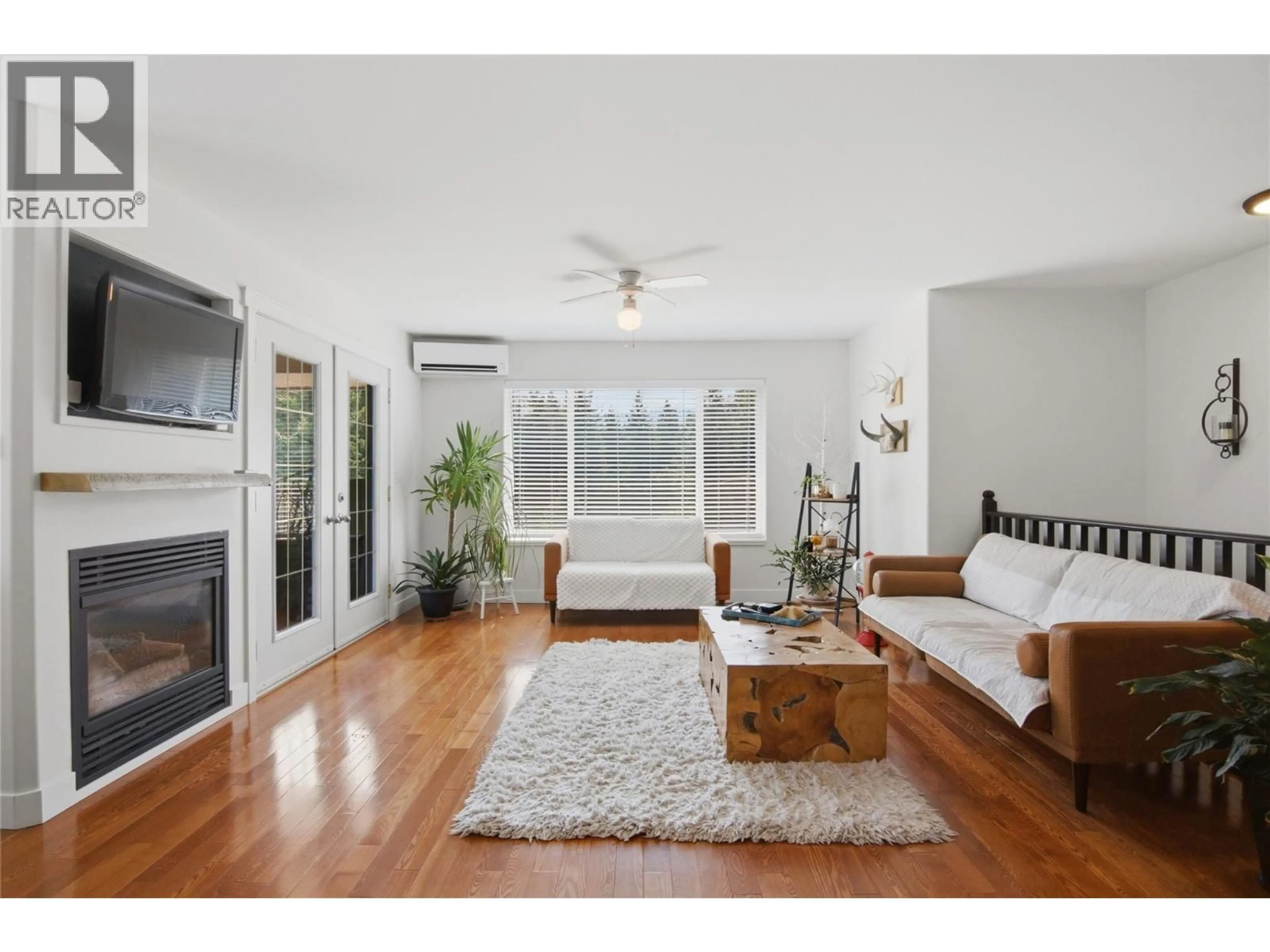 Living room with furniture, wood/laminate floor for 2529 PARKDALE PLACE, Blind Bay British Columbia V0E1H2