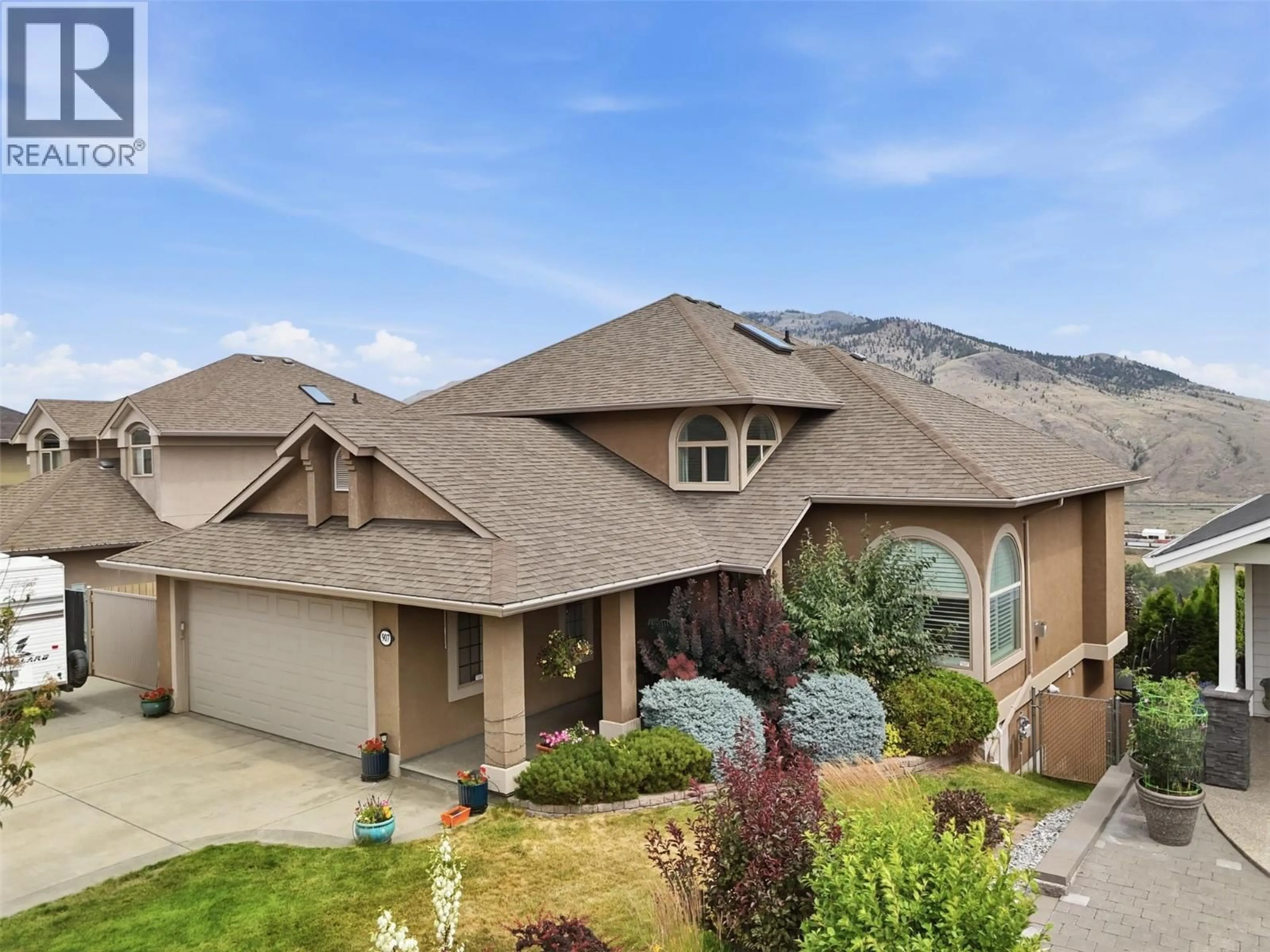 Home with vinyl exterior material, mountain view for 907 QUAIL DRIVE, Kamloops British Columbia V2B8N9