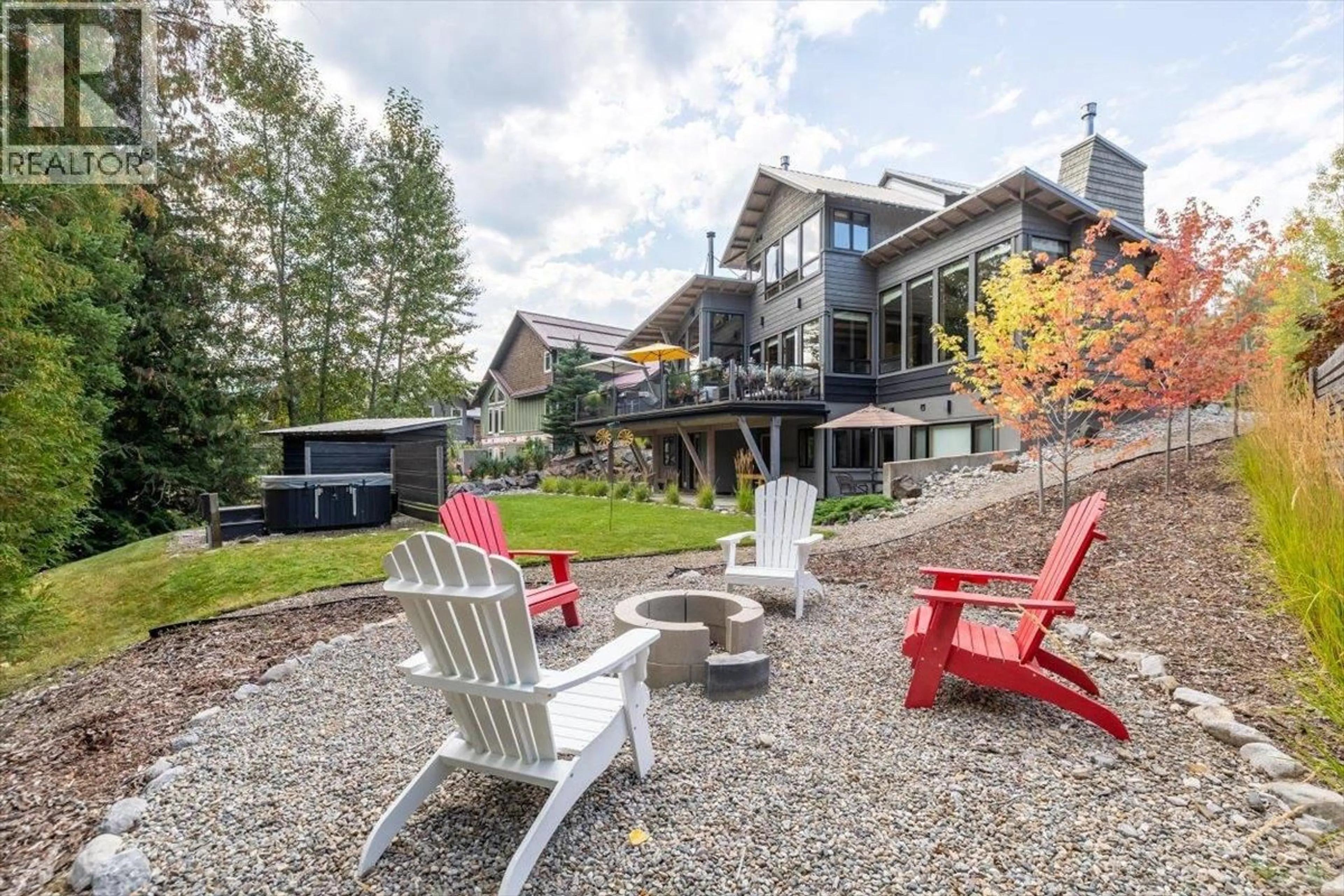 Patio, mountain view for 470 CANYON TRAIL, Fernie British Columbia V0B1M5
