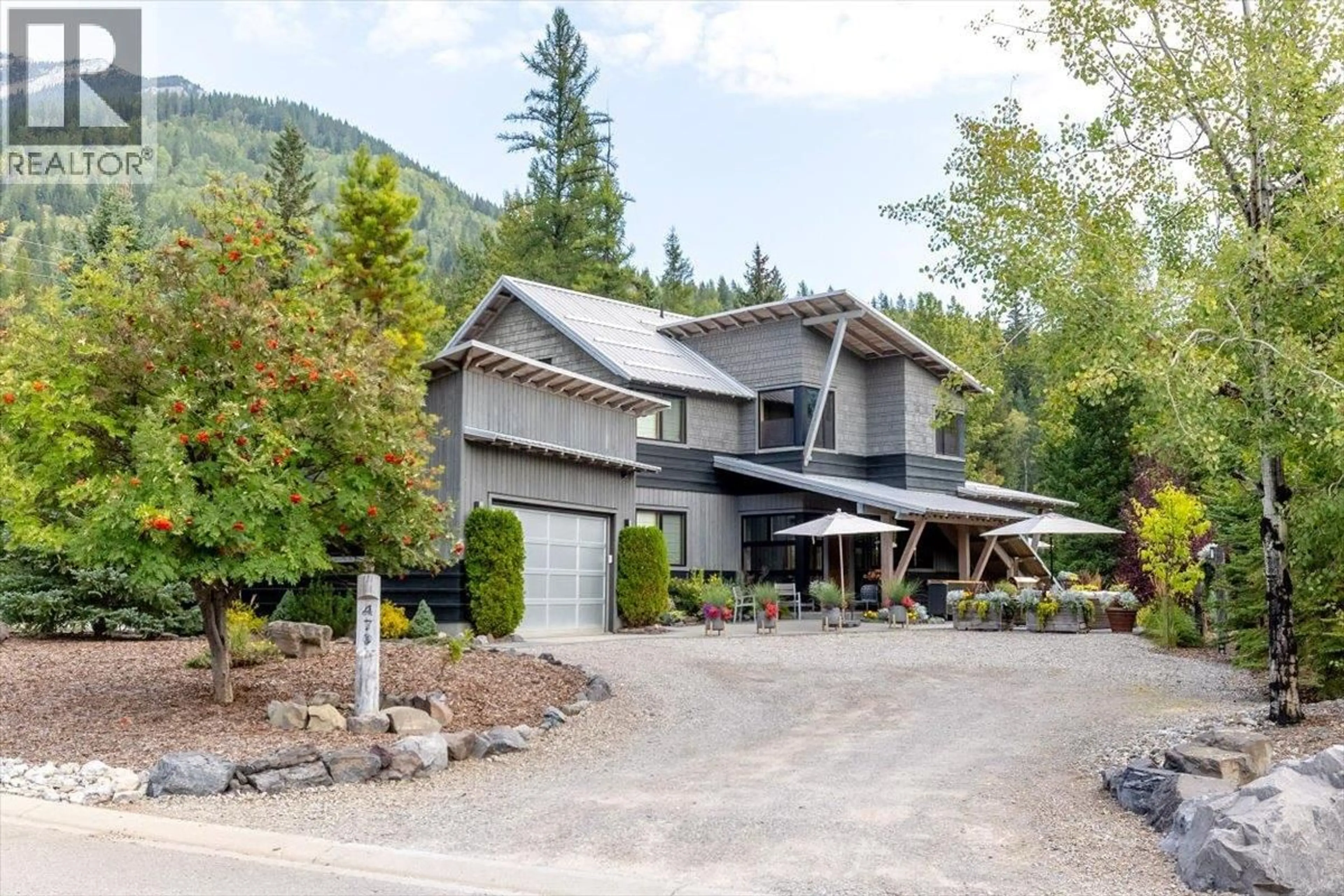 Patio, mountain view for 470 CANYON TRAIL, Fernie British Columbia V0B1M5