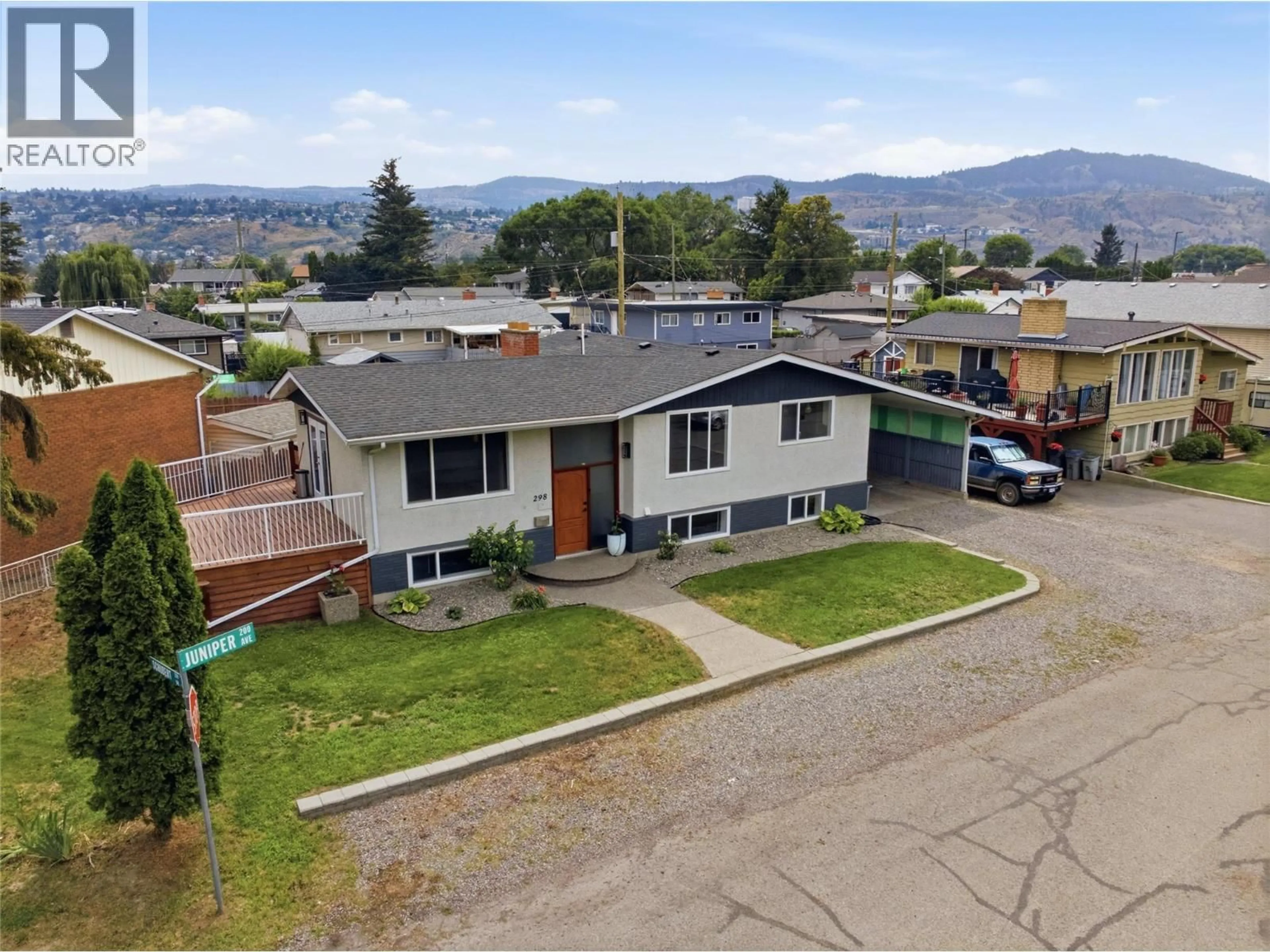 A pic from outside/outdoor area/front of a property/back of a property/a pic from drone, street for 298 JUNIPER AVENUE, Kamloops British Columbia V2B1H7
