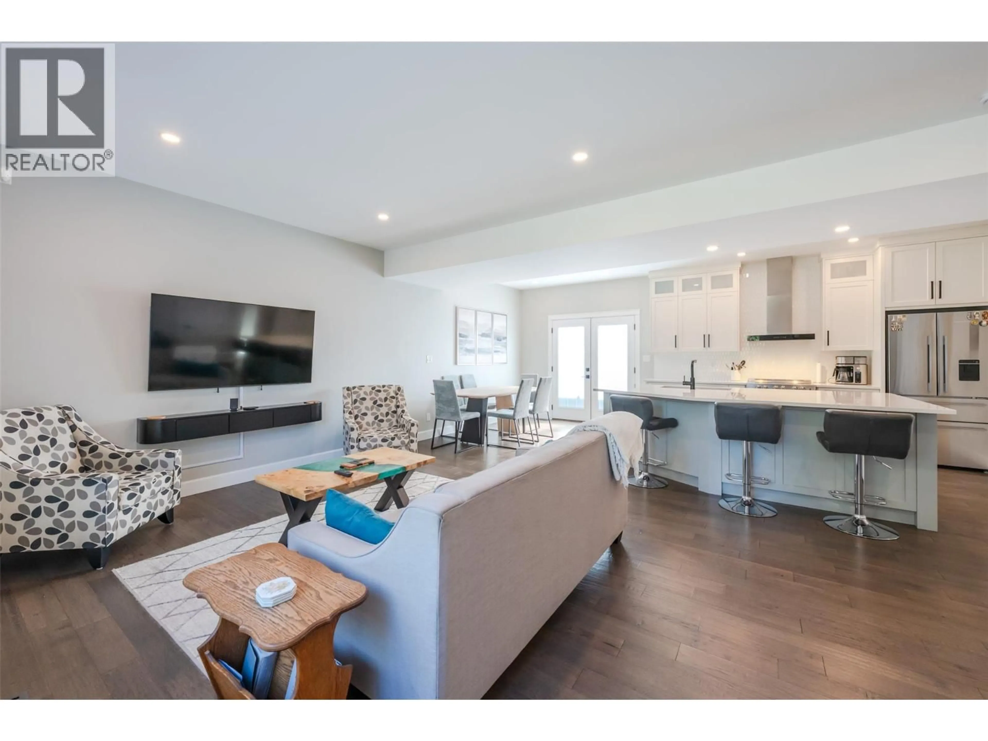 Open concept kitchen, wood/laminate floor for 104 - 168 REGINA AVENUE, Penticton British Columbia V2A2K8