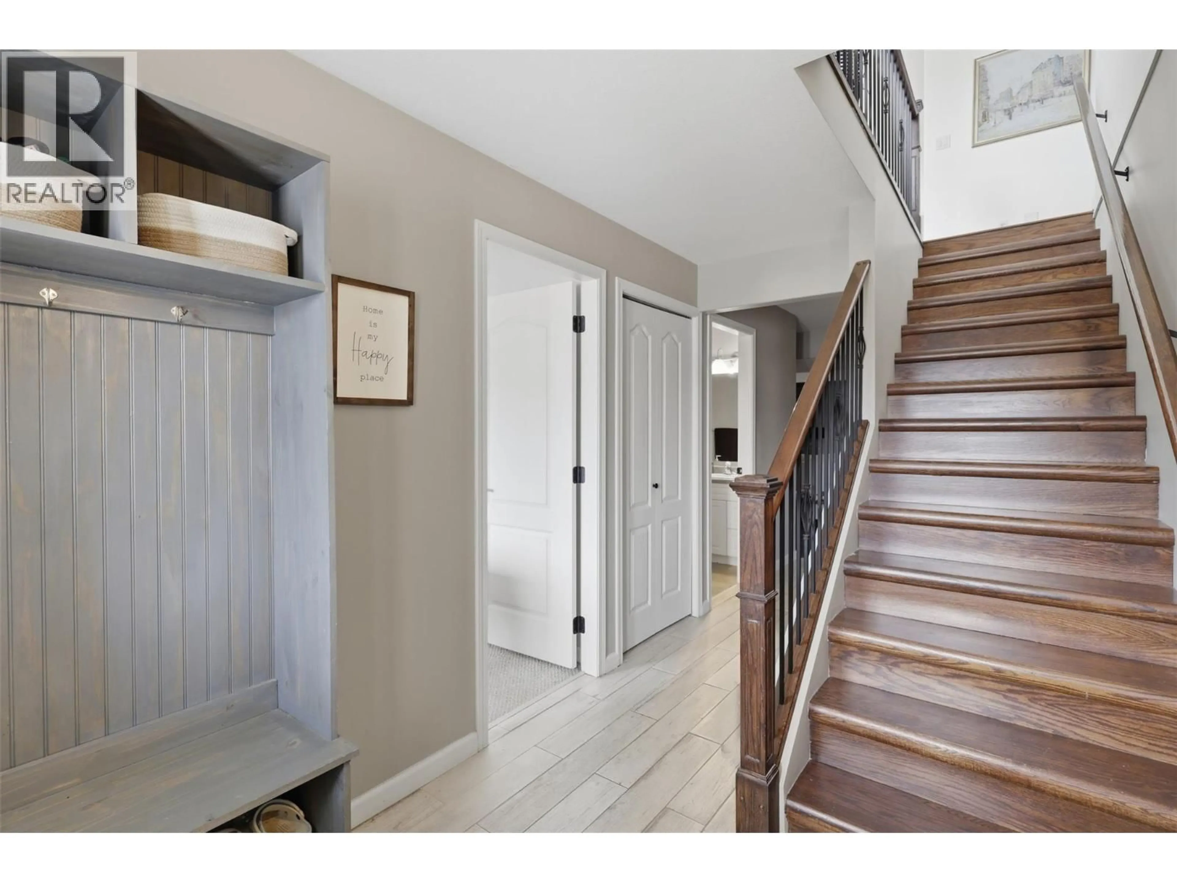 Indoor entryway for 1916 SASKATOON PLACE, Kamloops British Columbia V2E2T1
