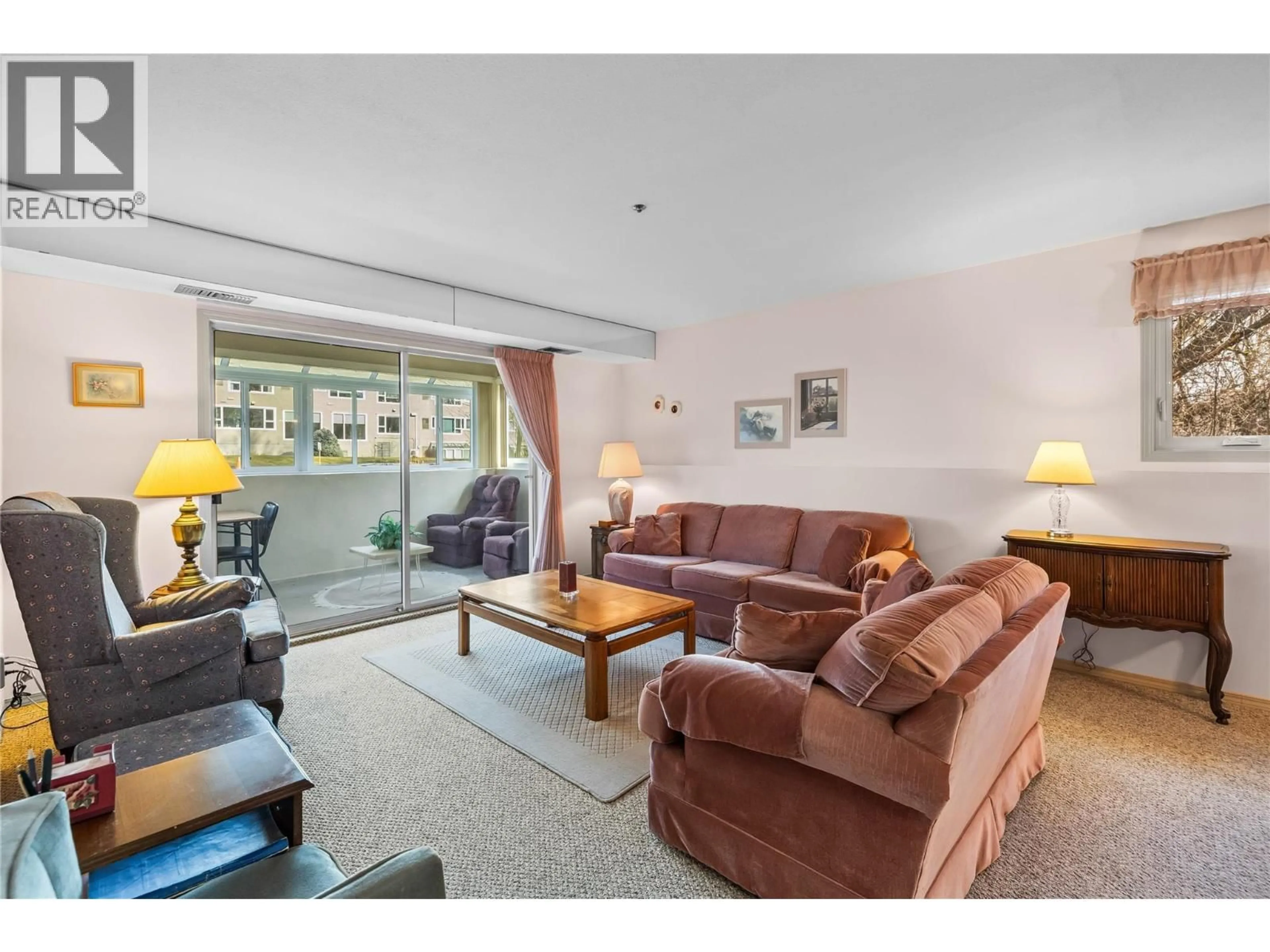 Living room with furniture, unknown for 37 - 1045 SUTHERLAND AVENUE, Kelowna British Columbia V1Y5Y1