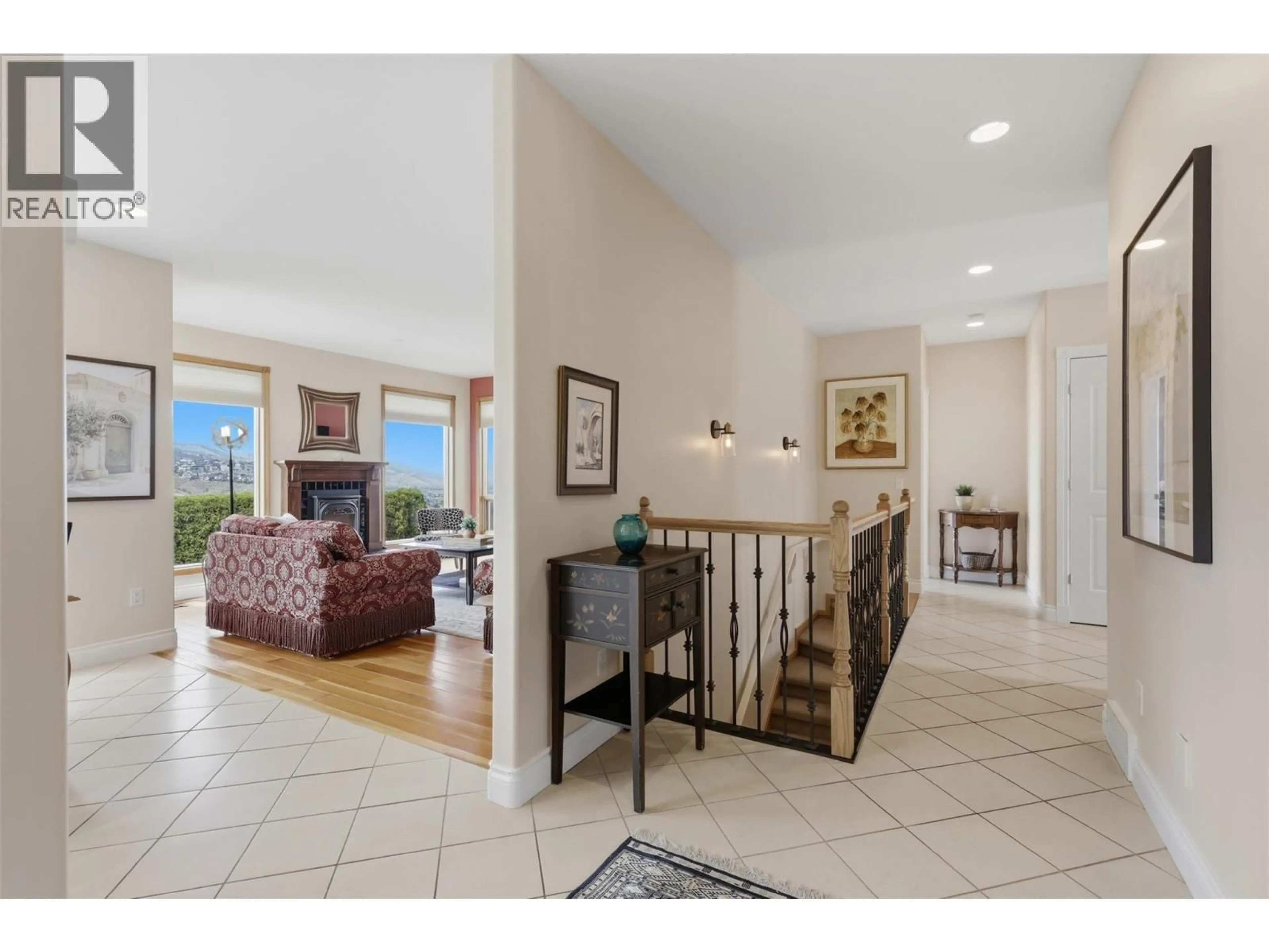 Indoor foyer for 992 QUAIL COURT, Kamloops British Columbia V2B8P2