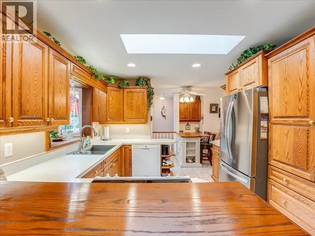 935 PINE CRESCENT, Genelle 3