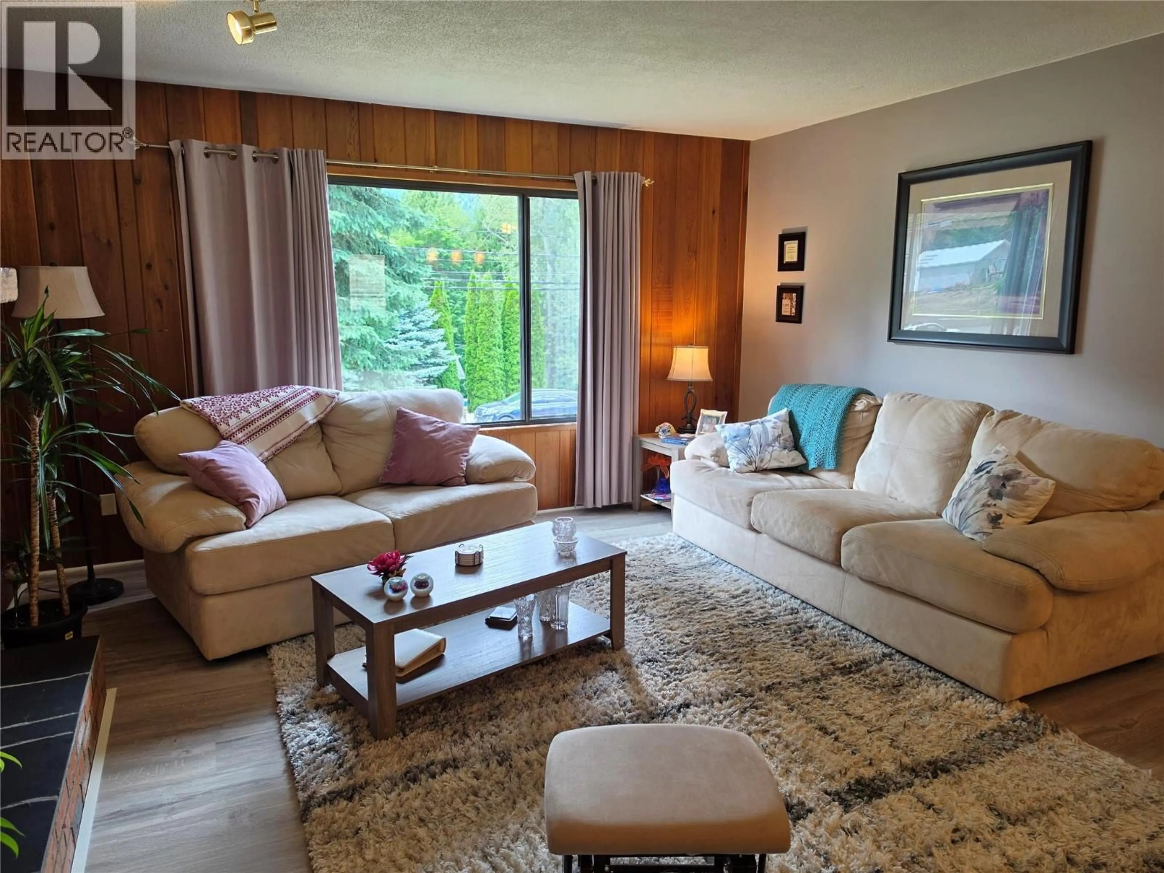 Living room with furniture, unknown for 2201 FALLS STREET, Nelson British Columbia V1L1K6