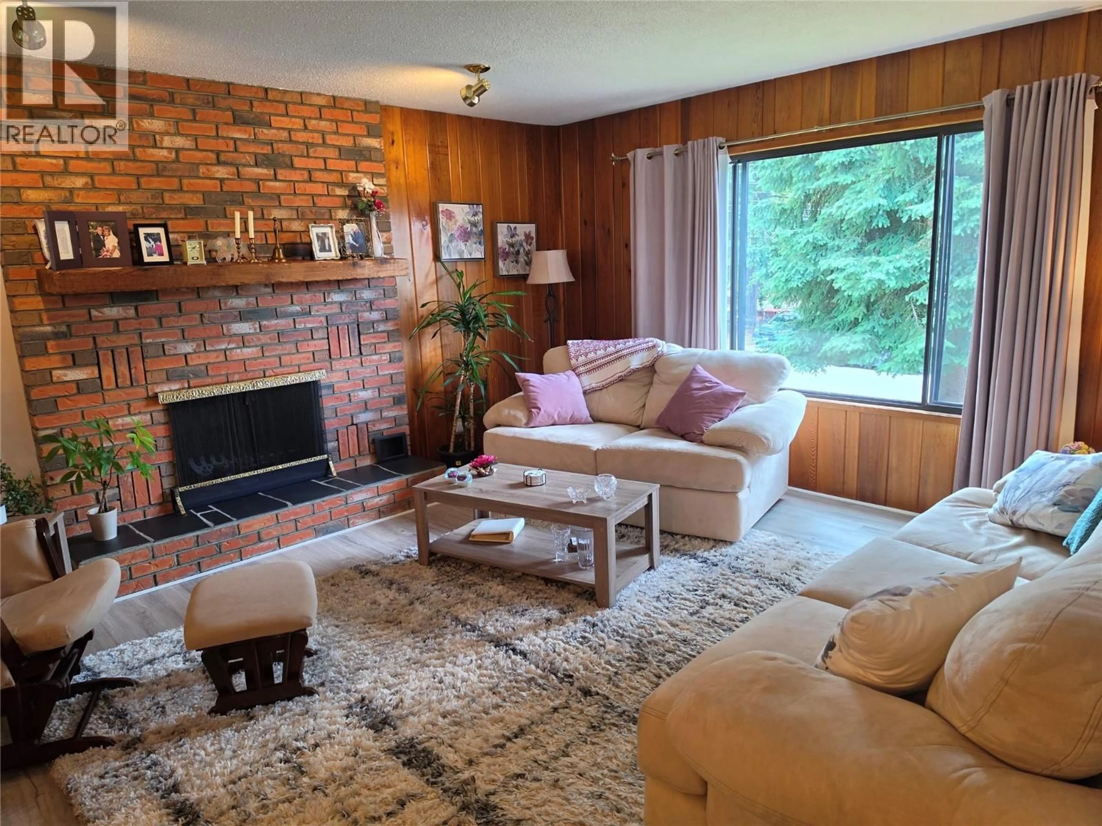 Living room with furniture, unknown for 2201 FALLS STREET, Nelson British Columbia V1L1K6