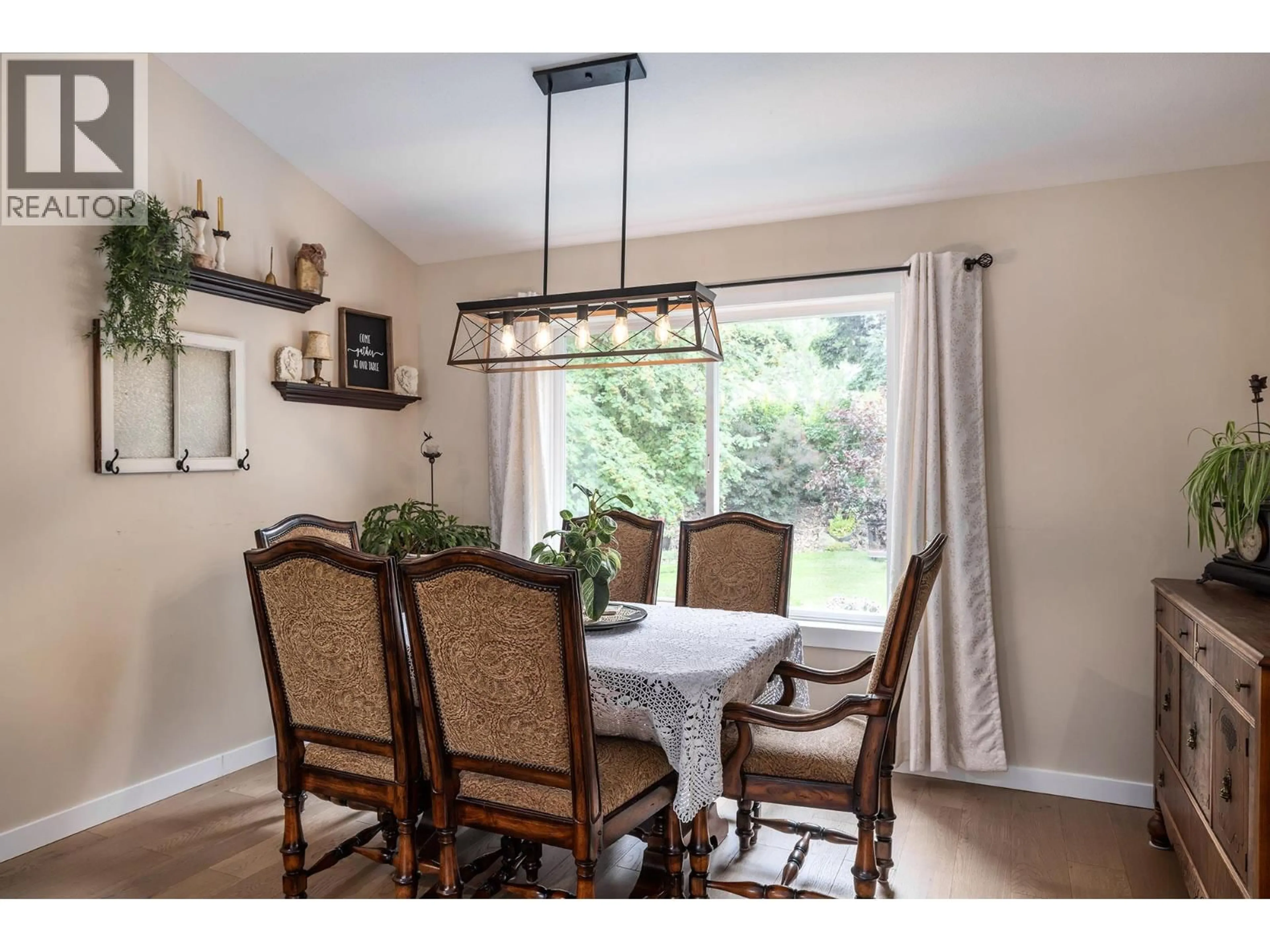 Dining room, wood/laminate floor for 140 - 2220 SHANNON RIDGE DRIVE, West Kelowna British Columbia V4T2T6