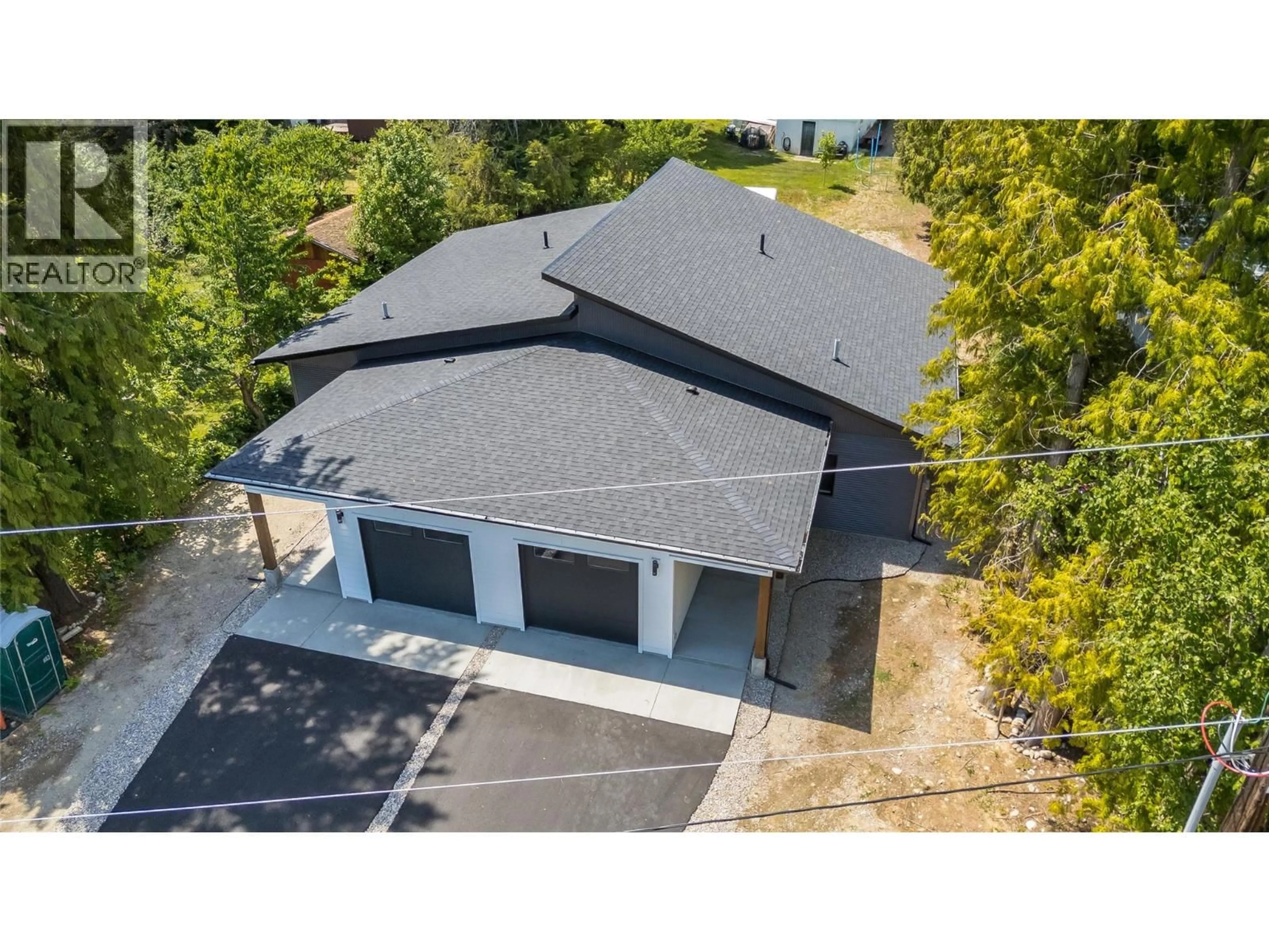 A pic from outside/outdoor area/front of a property/back of a property/a pic from drone, building for 2632 9TH AVENUE, Castlegar British Columbia V1N2Y9