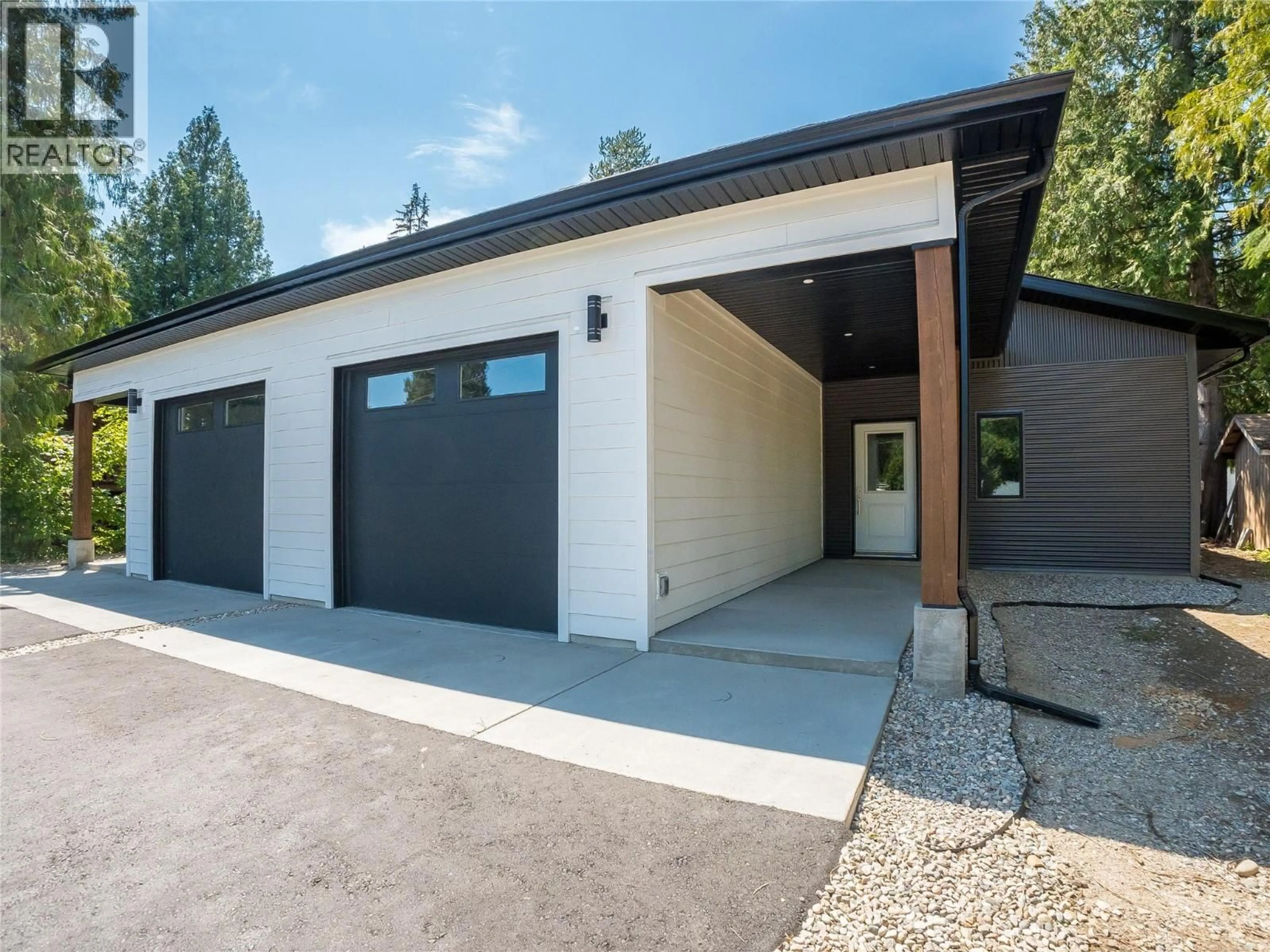 Indoor garage for 2632 9TH AVENUE, Castlegar British Columbia V1N2Y9