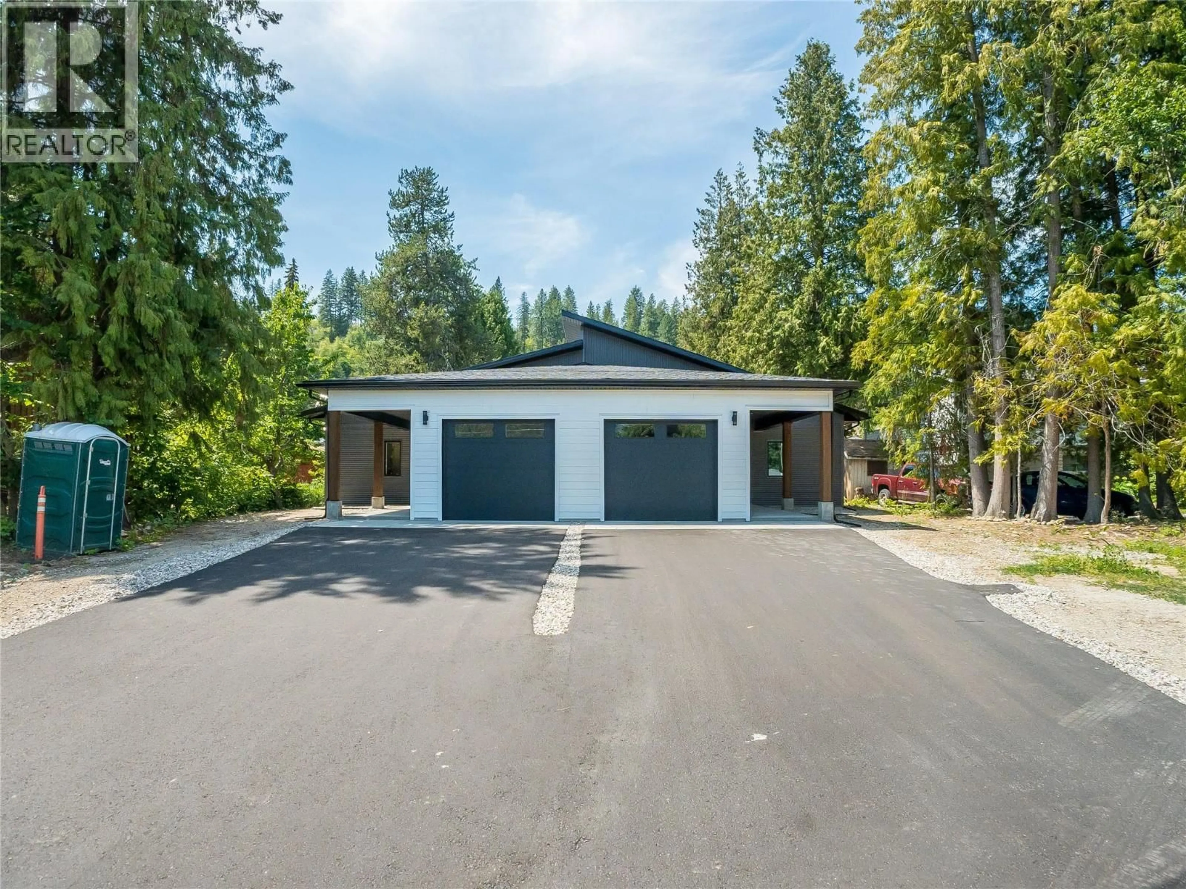 Indoor garage for 2634 9TH AVENUE, Castlegar British Columbia V1N2Y9
