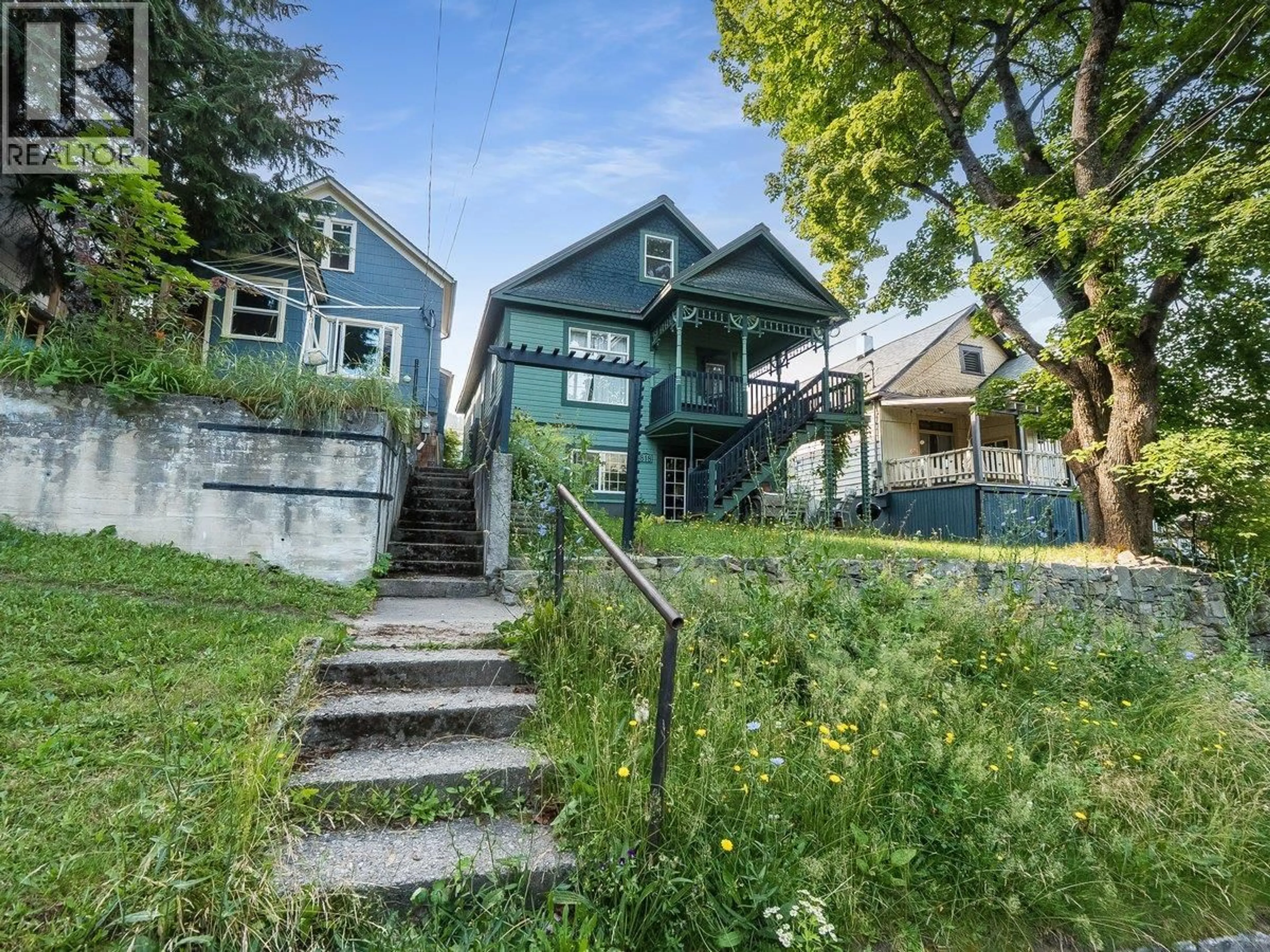 A pic from outside/outdoor area/front of a property/back of a property/a pic from drone, street for 818 MILL STREET, Nelson British Columbia V1L4S7