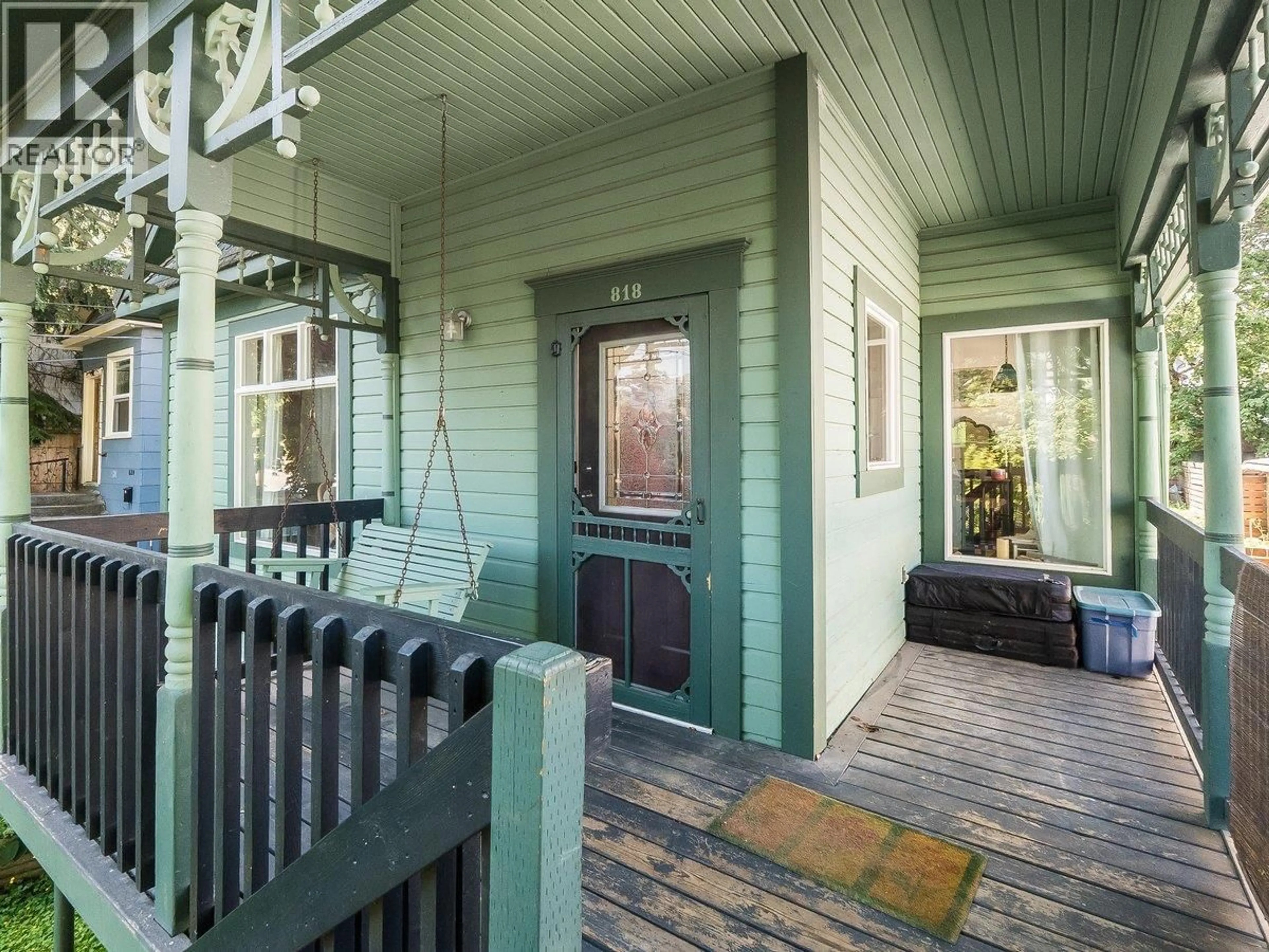 Indoor entryway for 818 MILL STREET, Nelson British Columbia V1L4S7