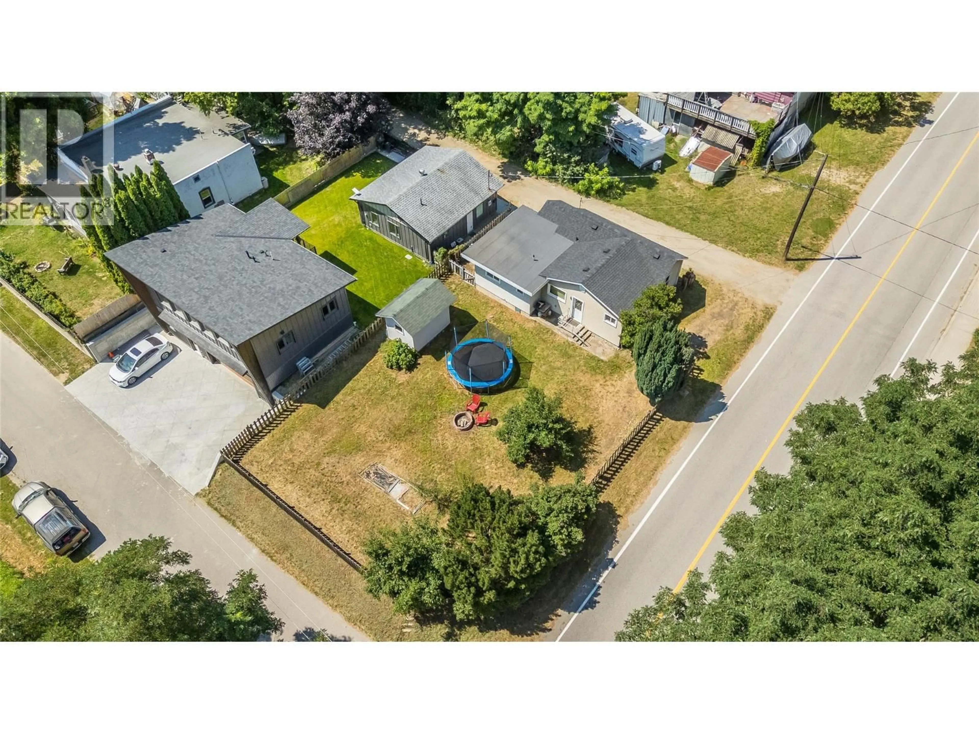 A pic from outside/outdoor area/front of a property/back of a property/a pic from drone, street for 502 3RD AVENUE, Castlegar British Columbia V1N1Y2