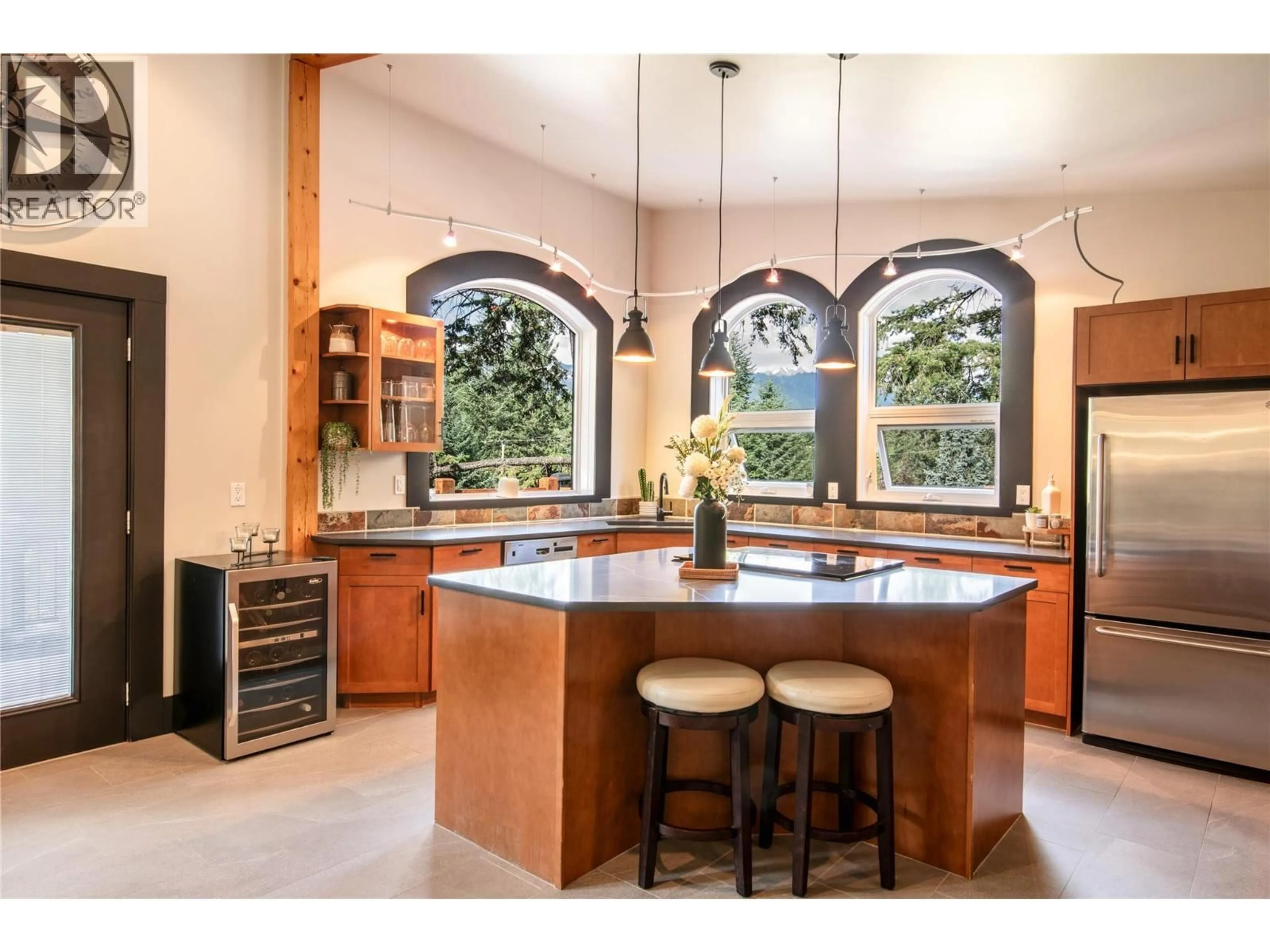 Open concept kitchen, ceramic/tile floor for 631 LAPP ROAD, Golden British Columbia V0A1H3