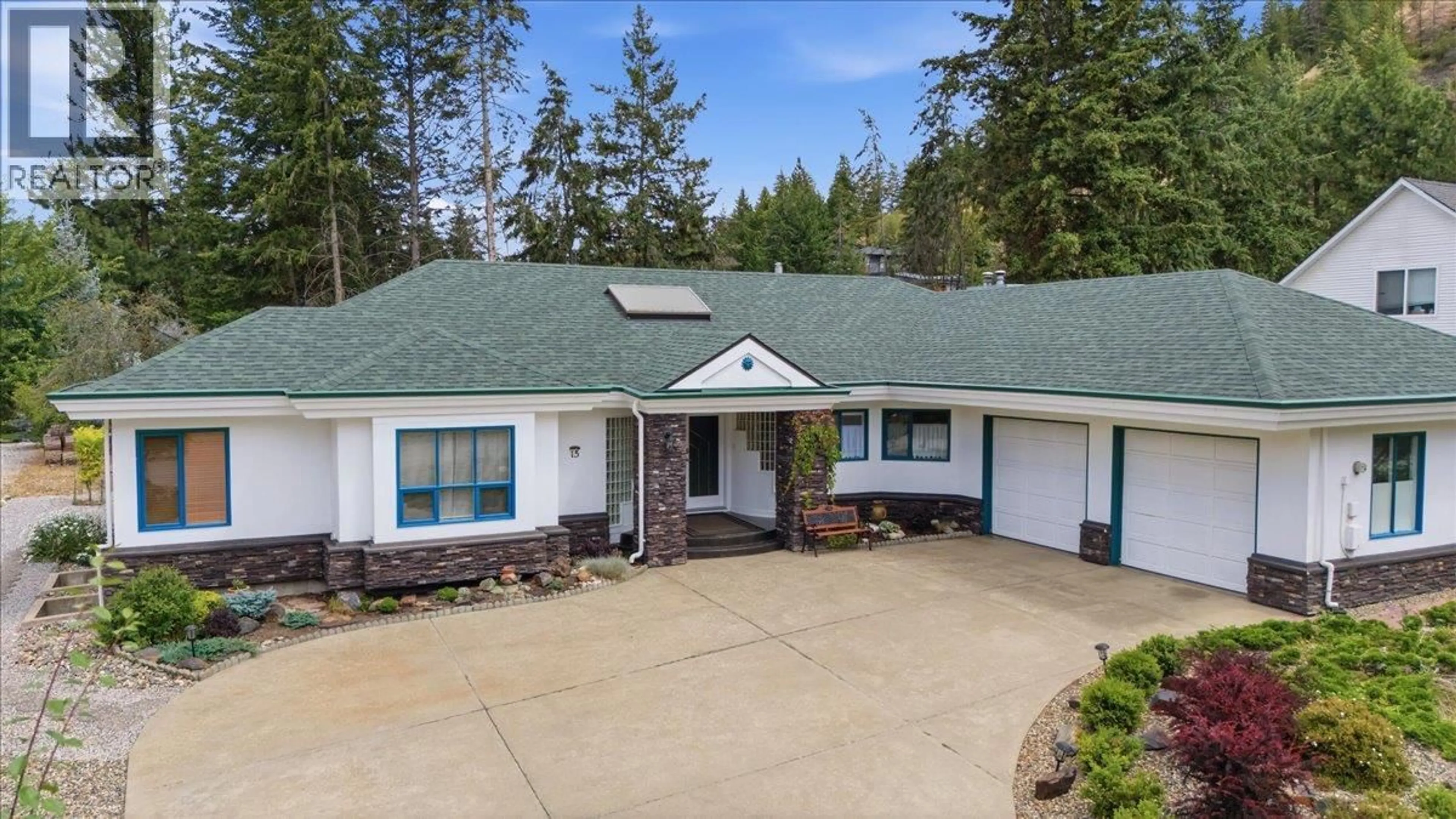 A pic from outside/outdoor area/front of a property/back of a property/a pic from drone, unknown for 15 FARCHANT WAY, Vernon British Columbia V1T6M1