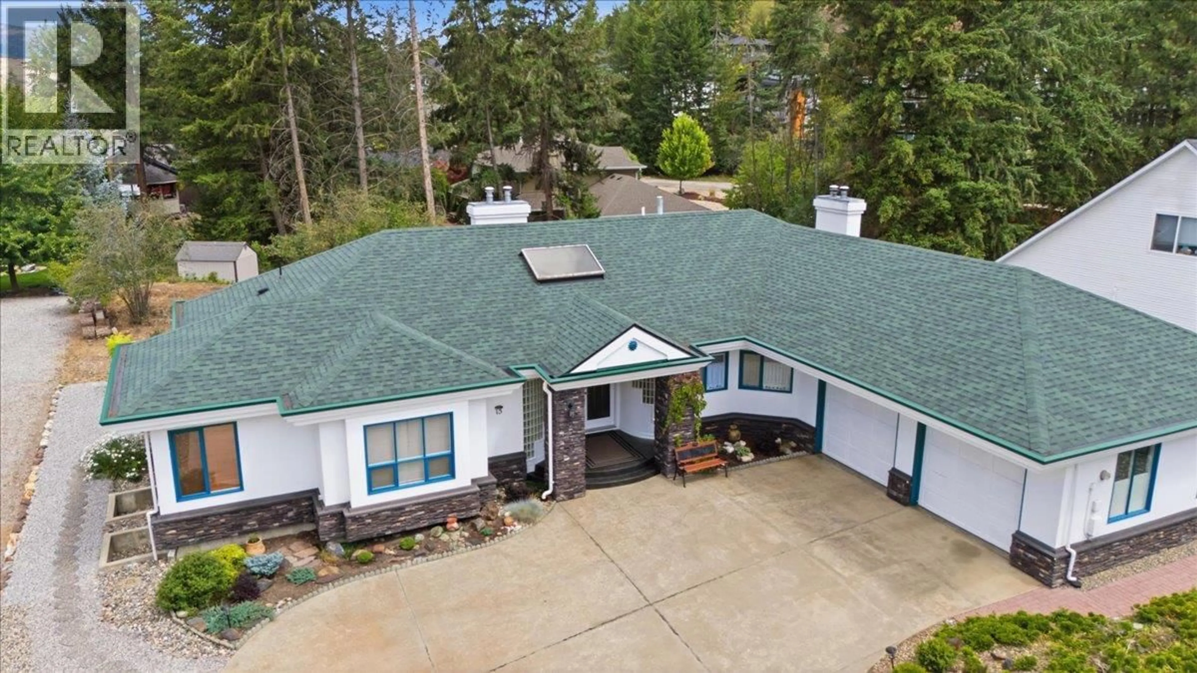 A pic from outside/outdoor area/front of a property/back of a property/a pic from drone, unknown for 15 FARCHANT WAY, Vernon British Columbia V1T6M1