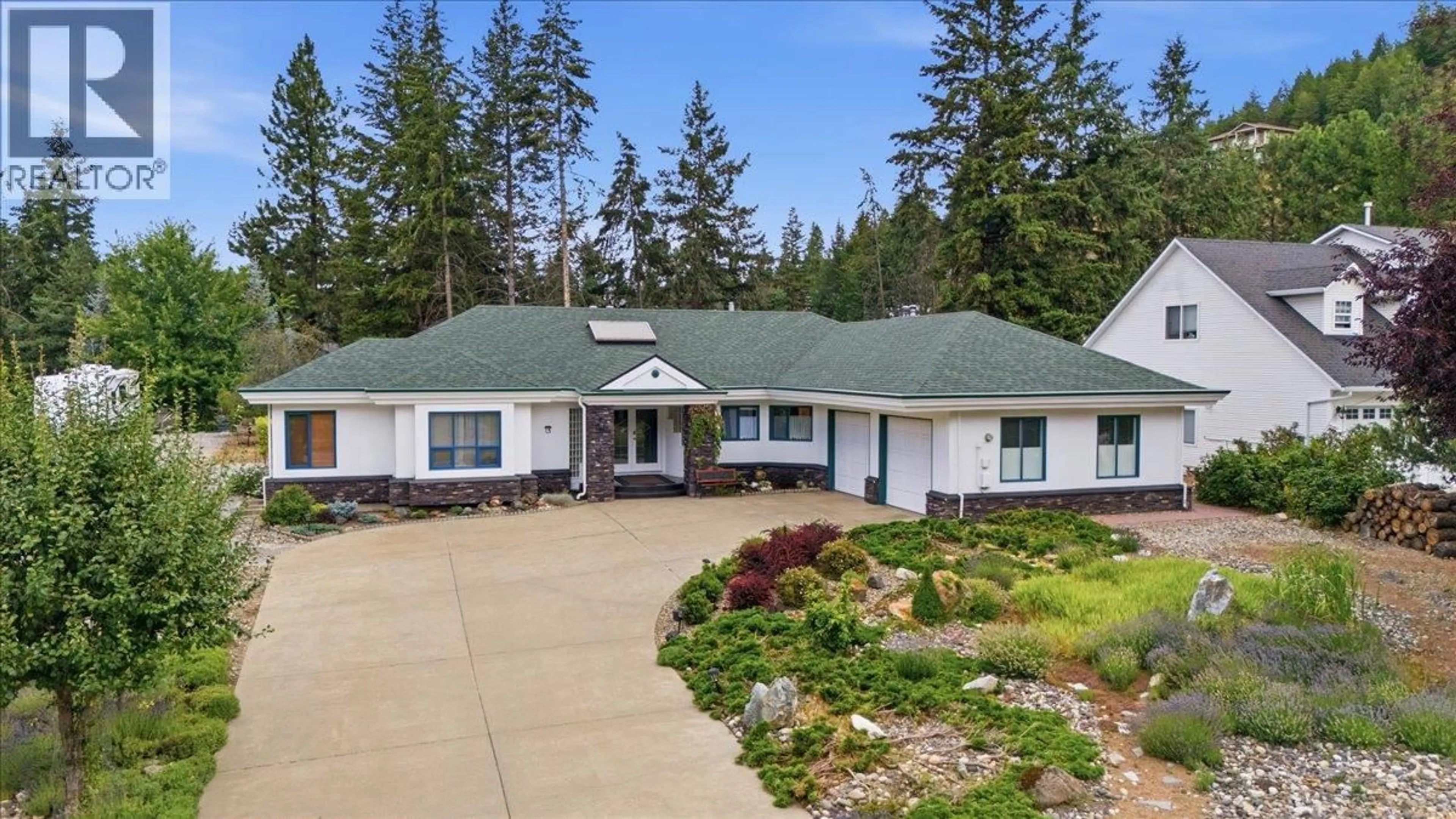 A pic from outside/outdoor area/front of a property/back of a property/a pic from drone, unknown for 15 FARCHANT WAY, Vernon British Columbia V1T6M1
