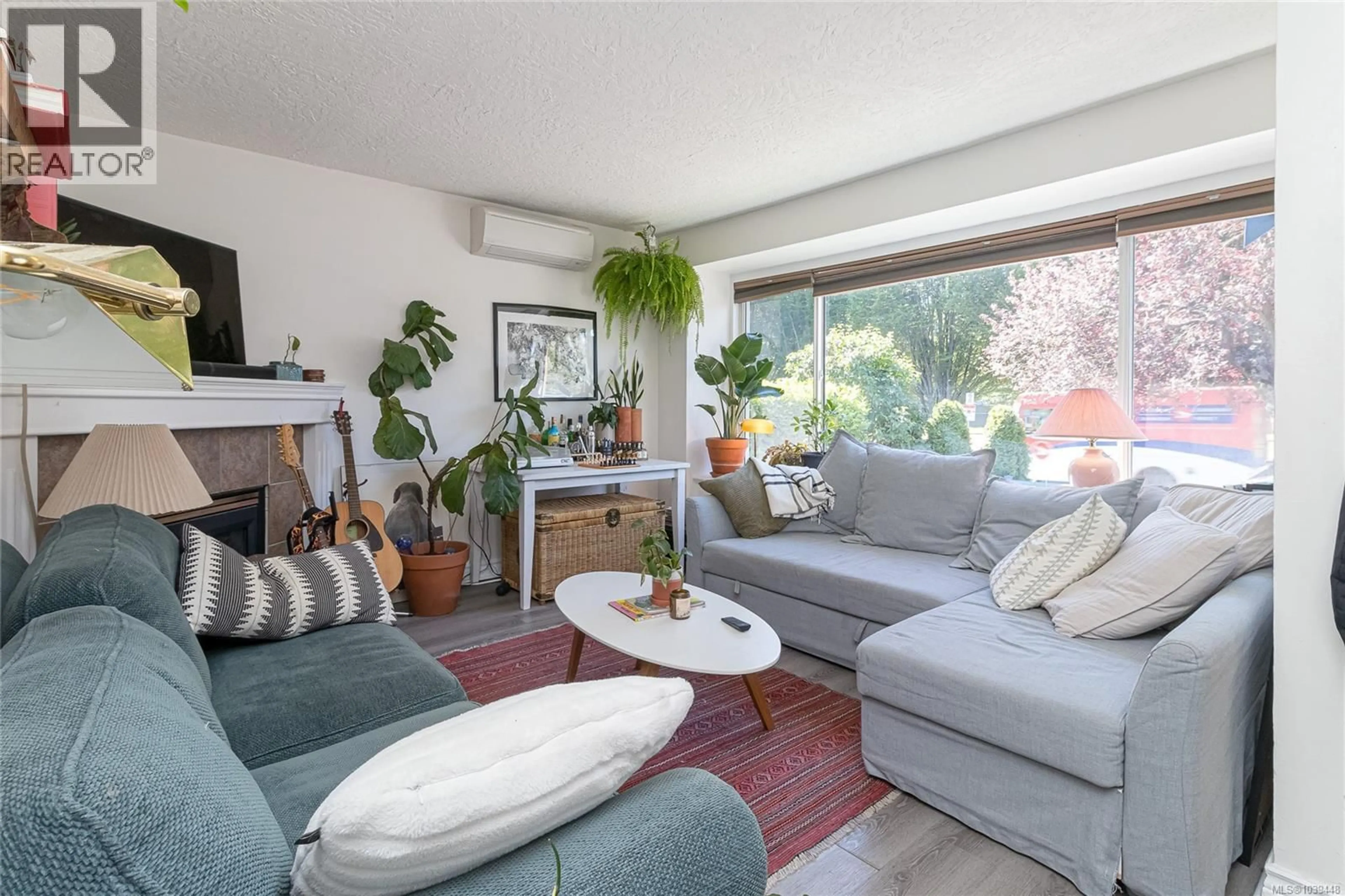 Living room with furniture, unknown for 1228 PEMBROKE STREET, Victoria British Columbia V8T1J8