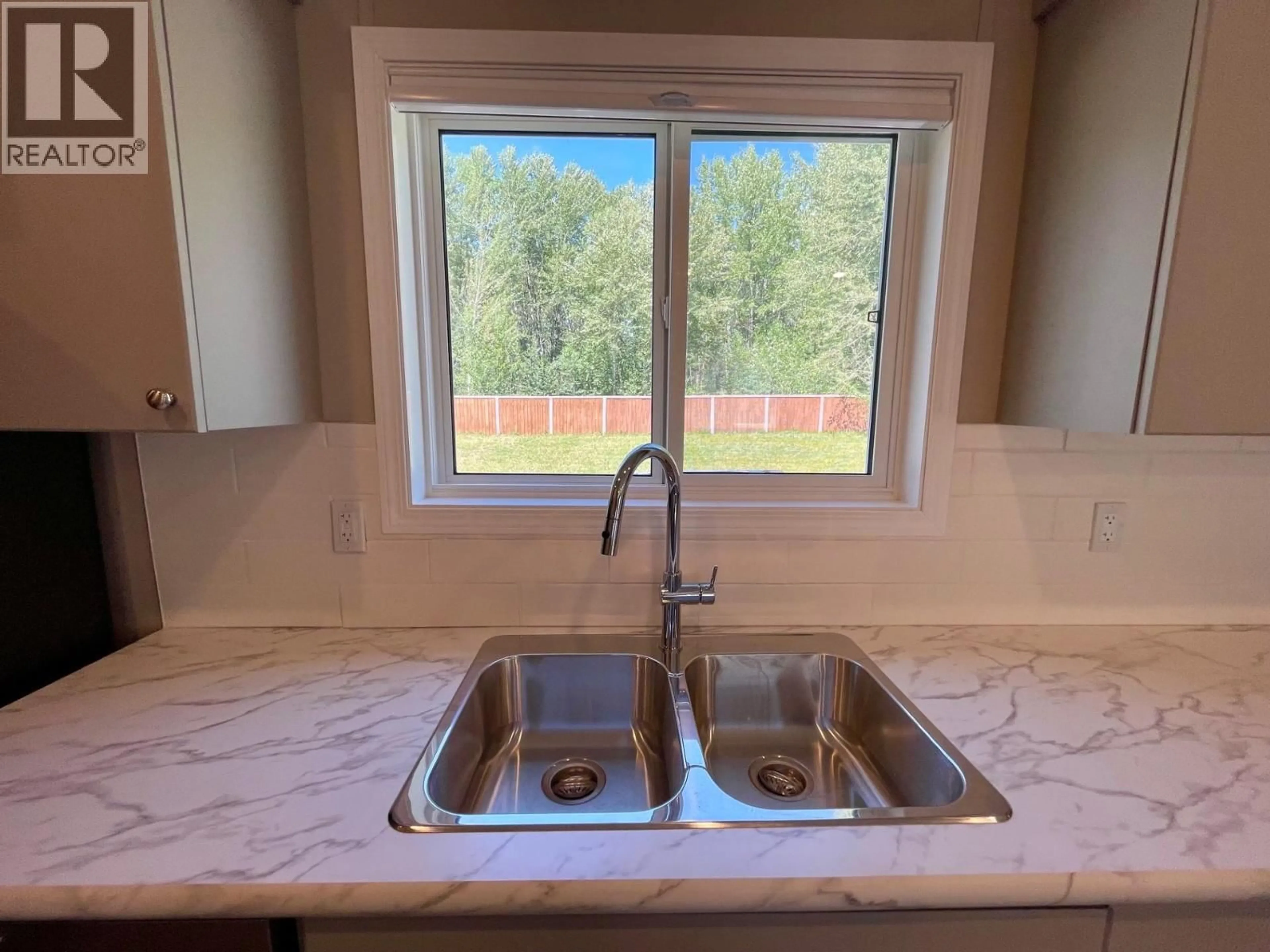 Standard kitchen, ceramic/tile floor for 47 - 100 ASPEN DRIVE, Sparwood British Columbia V0B2G0