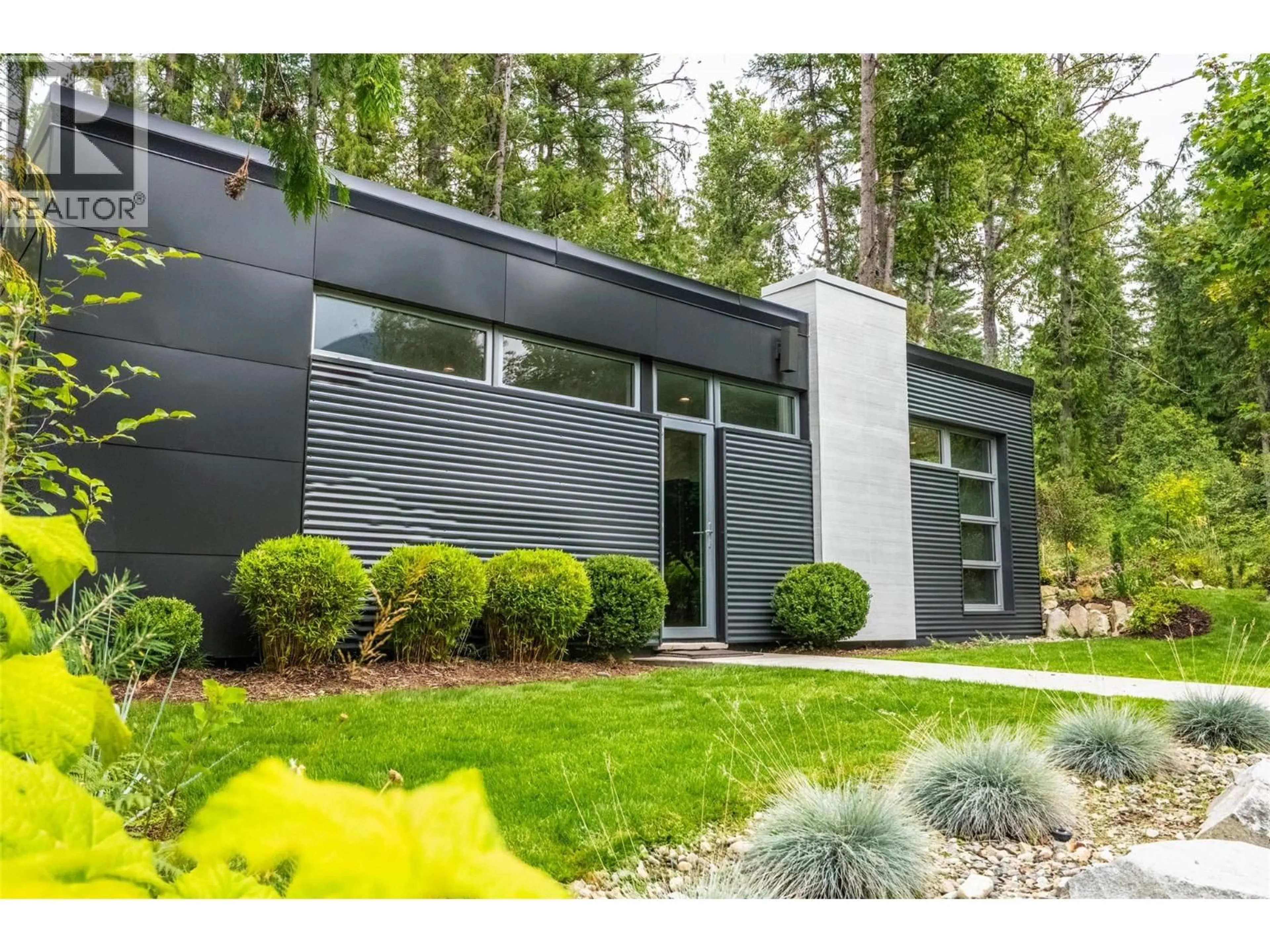 Home with vinyl exterior material, unknown for 183-191 KOOTENAY LAKE ROAD, Procter British Columbia V1L0B6
