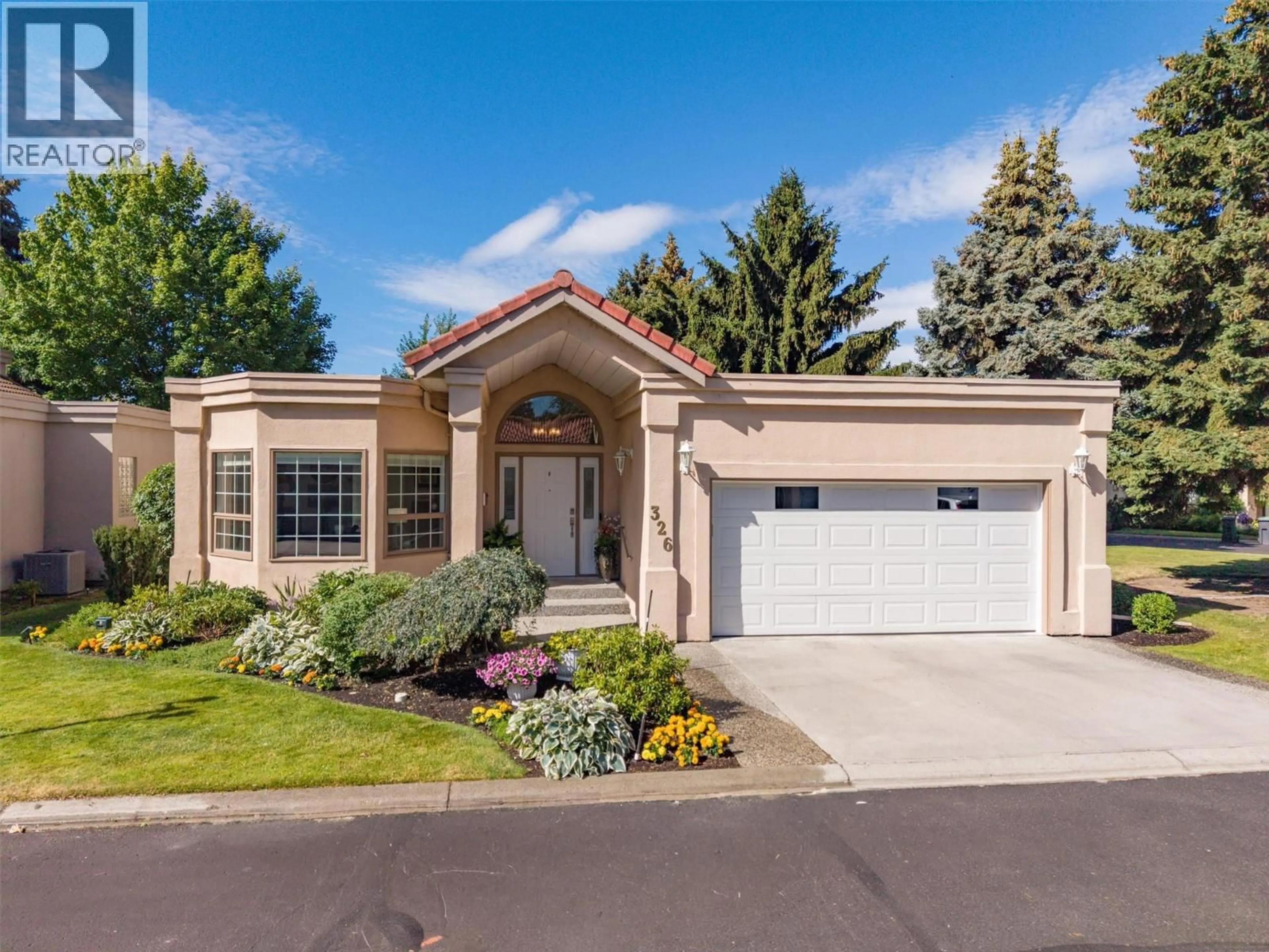 Home with vinyl exterior material, street for 326 - 650 LEXINGTON DRIVE, Kelowna British Columbia V1W3B6