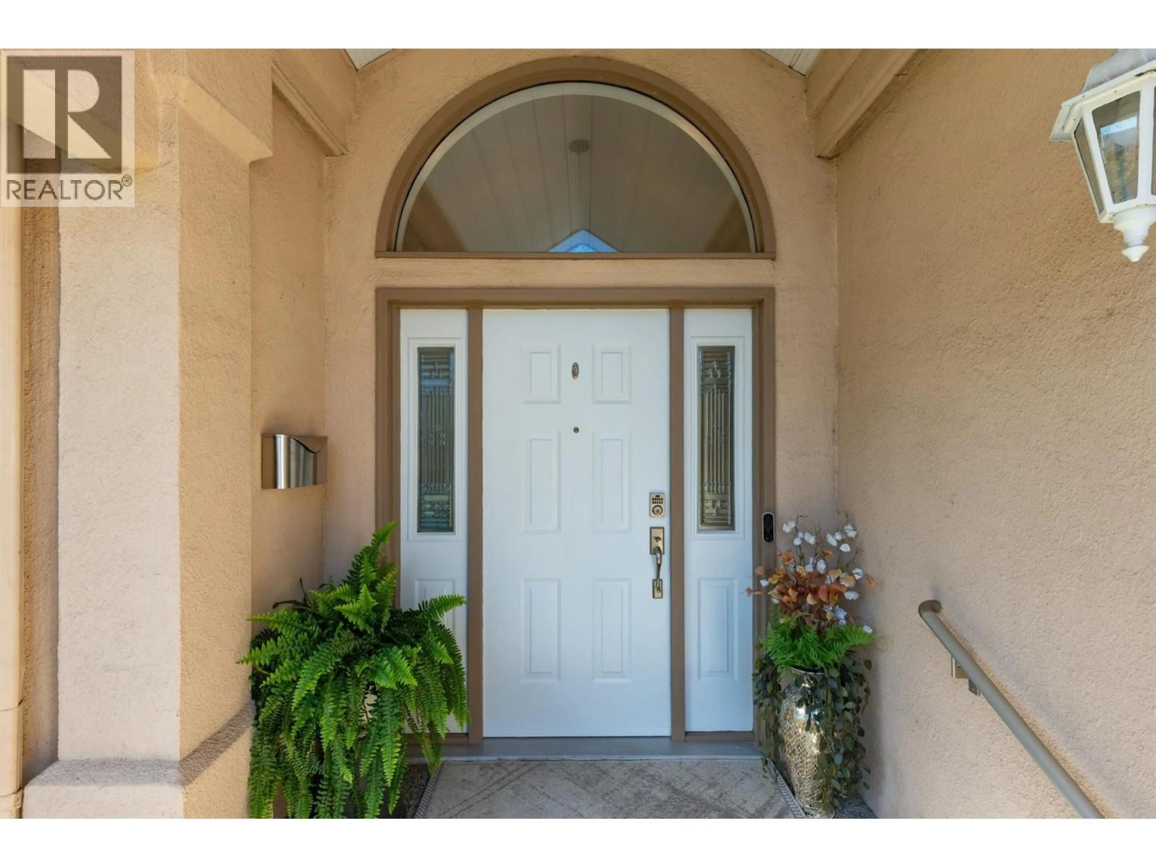Indoor entryway for 326 - 650 LEXINGTON DRIVE, Kelowna British Columbia V1W3B6