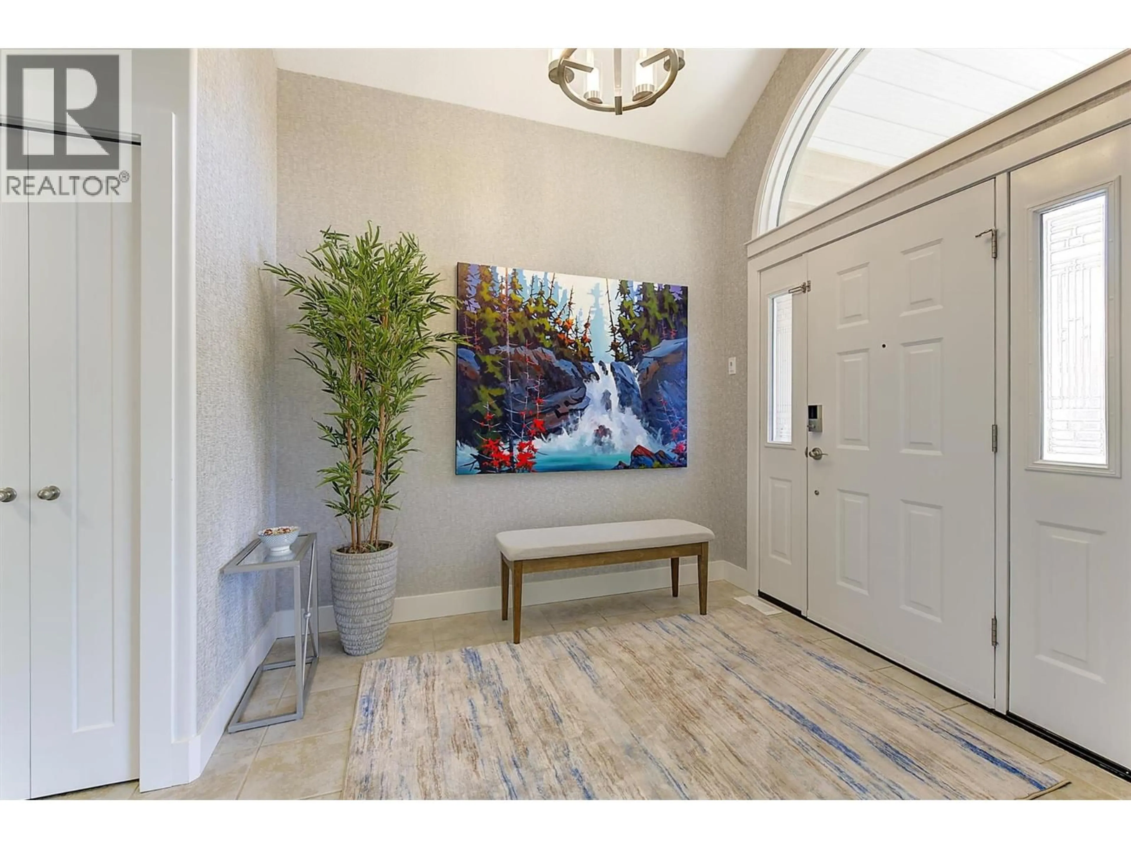 Indoor entryway for 326 - 650 LEXINGTON DRIVE, Kelowna British Columbia V1W3B6