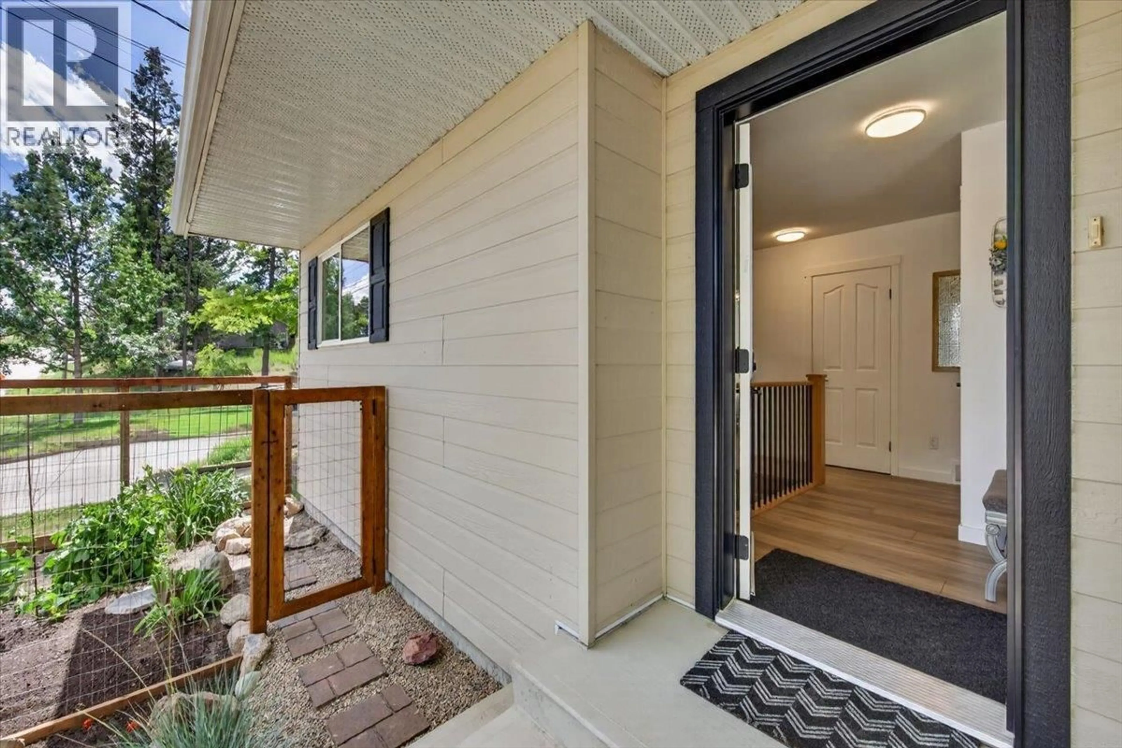 Indoor entryway for 1810 15TH AVENUE, Invermere British Columbia V0A1K4