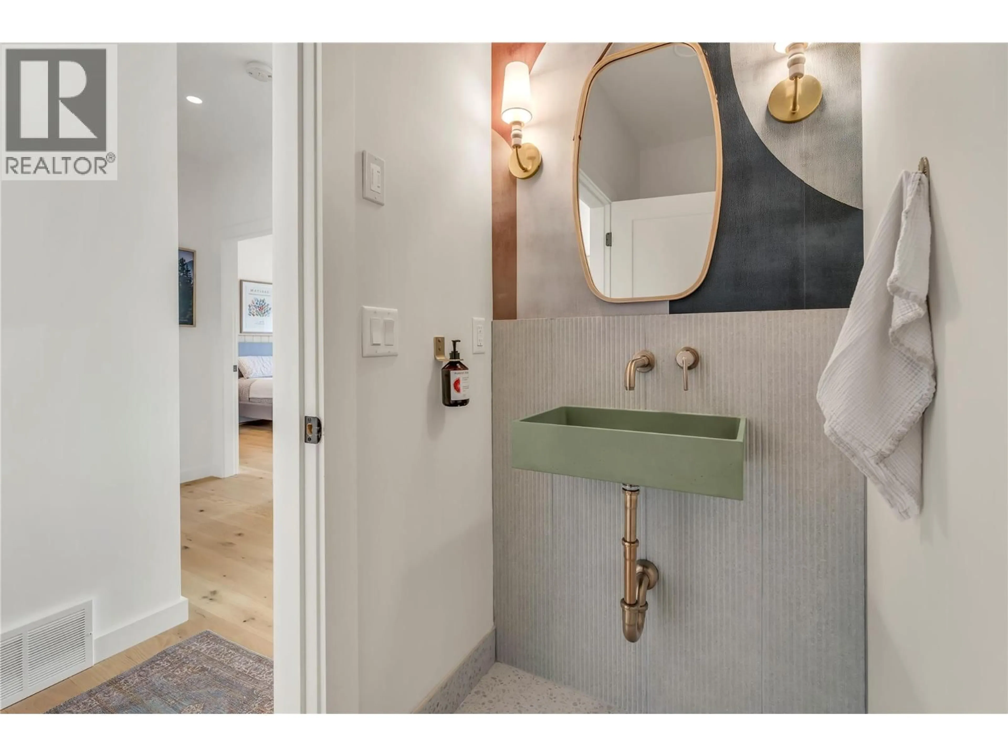 Indoor entryway for 2775 HAWTHORN DRIVE, Penticton British Columbia V2A0C2
