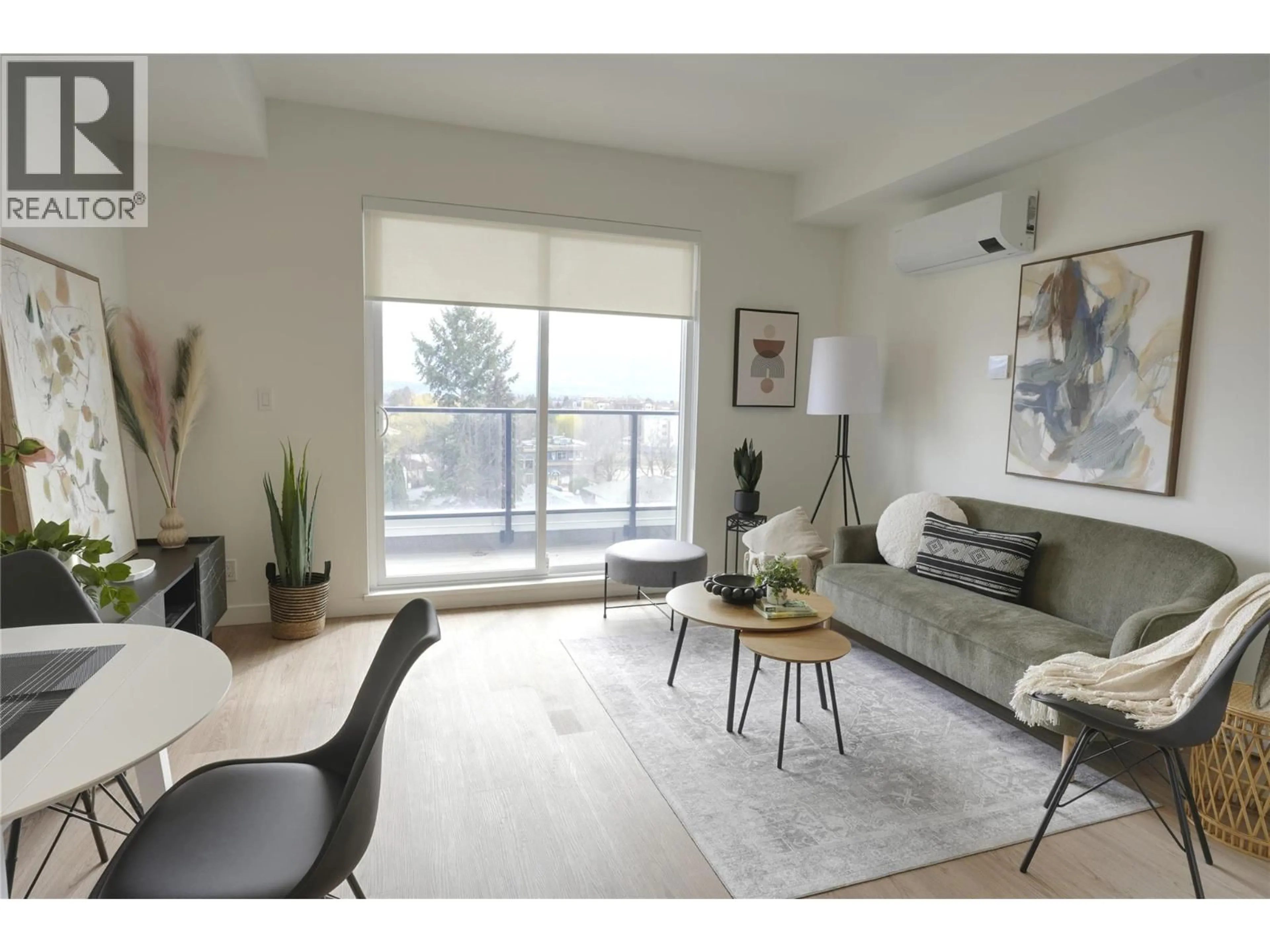 Living room with furniture, wood/laminate floor for 408 - 1380 PRIDHAM AVENUE, Kelowna British Columbia V1Y6B5