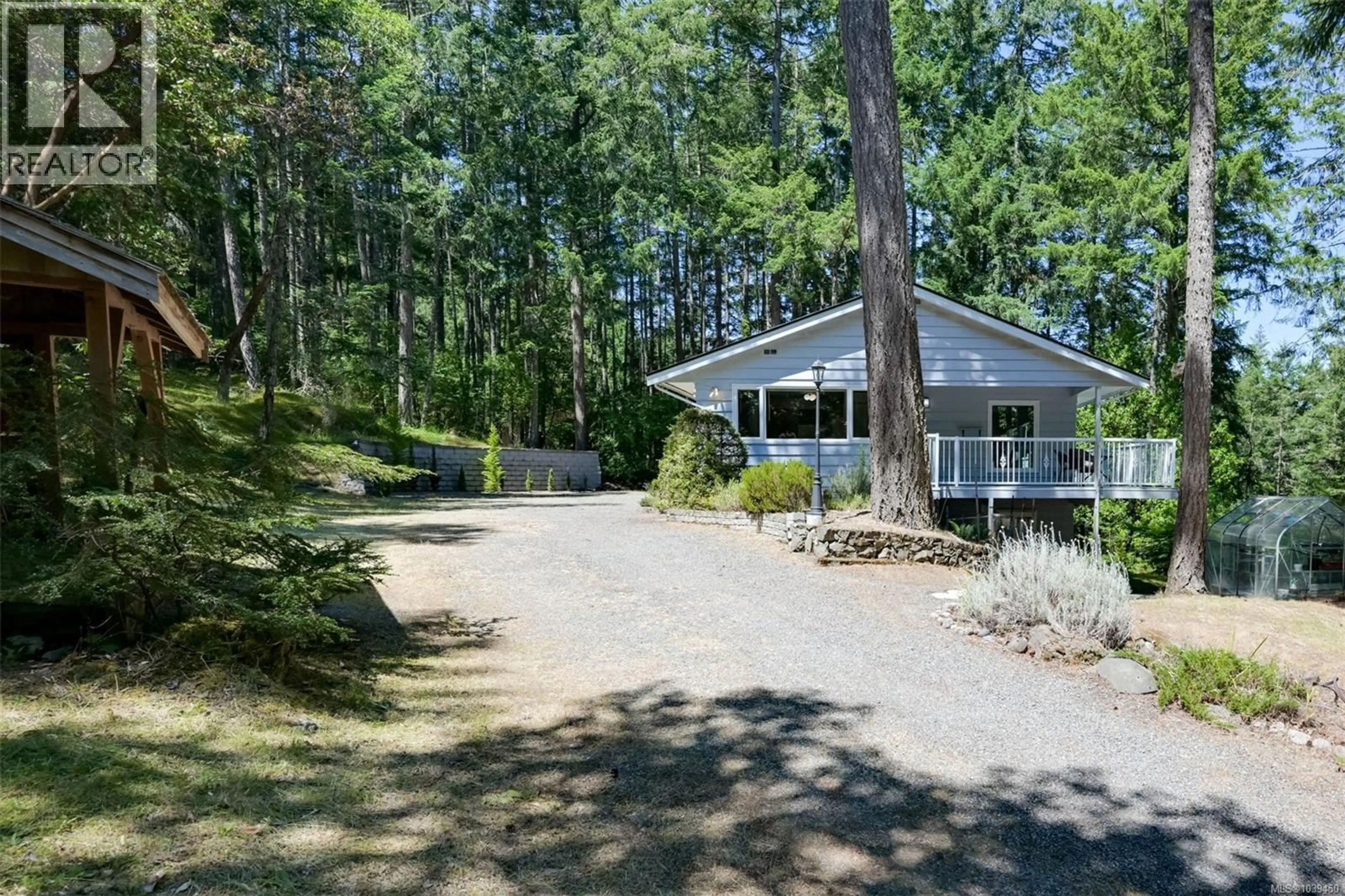 A pic from outside/outdoor area/front of a property/back of a property/a pic from drone, unknown for 1495 LANDS END ROAD, North Saanich British Columbia V8L5L5