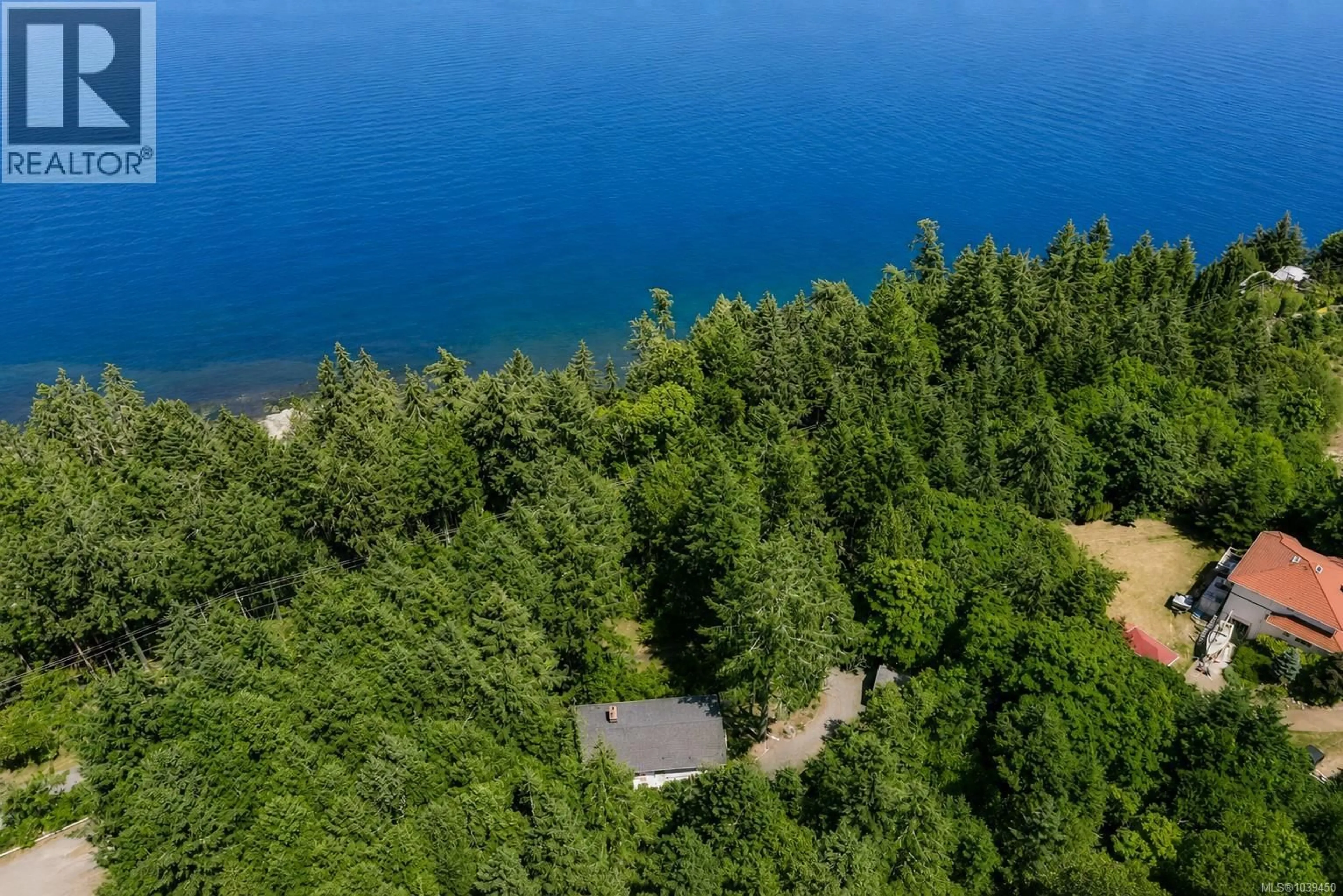 A pic from outside/outdoor area/front of a property/back of a property/a pic from drone, water/lake/river/ocean view for 1495 LANDS END ROAD, North Saanich British Columbia V8L5L5