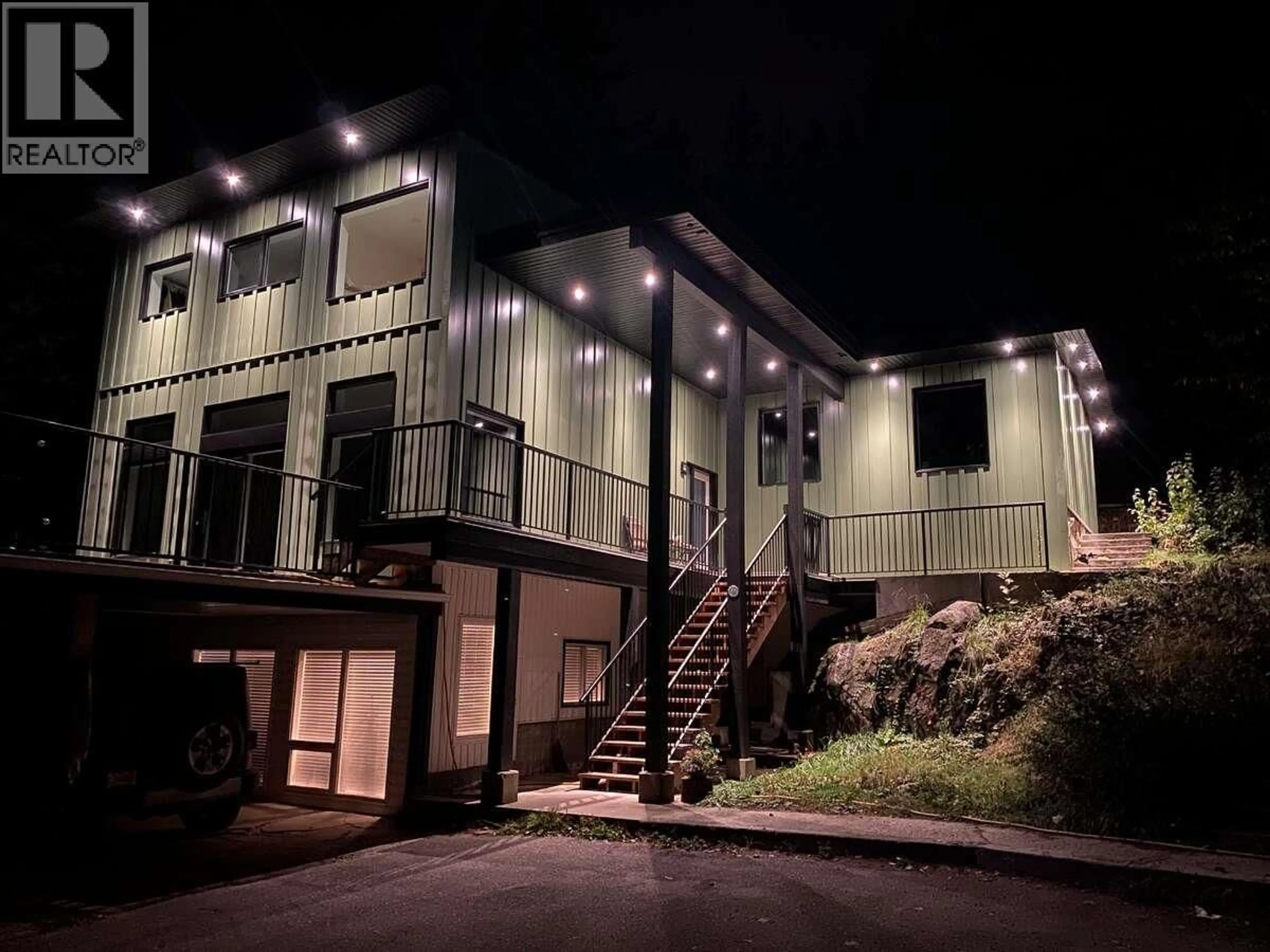 Home with vinyl exterior material, building for 588 ALPINE LANE EAST, Revelstoke British Columbia V0E2S0