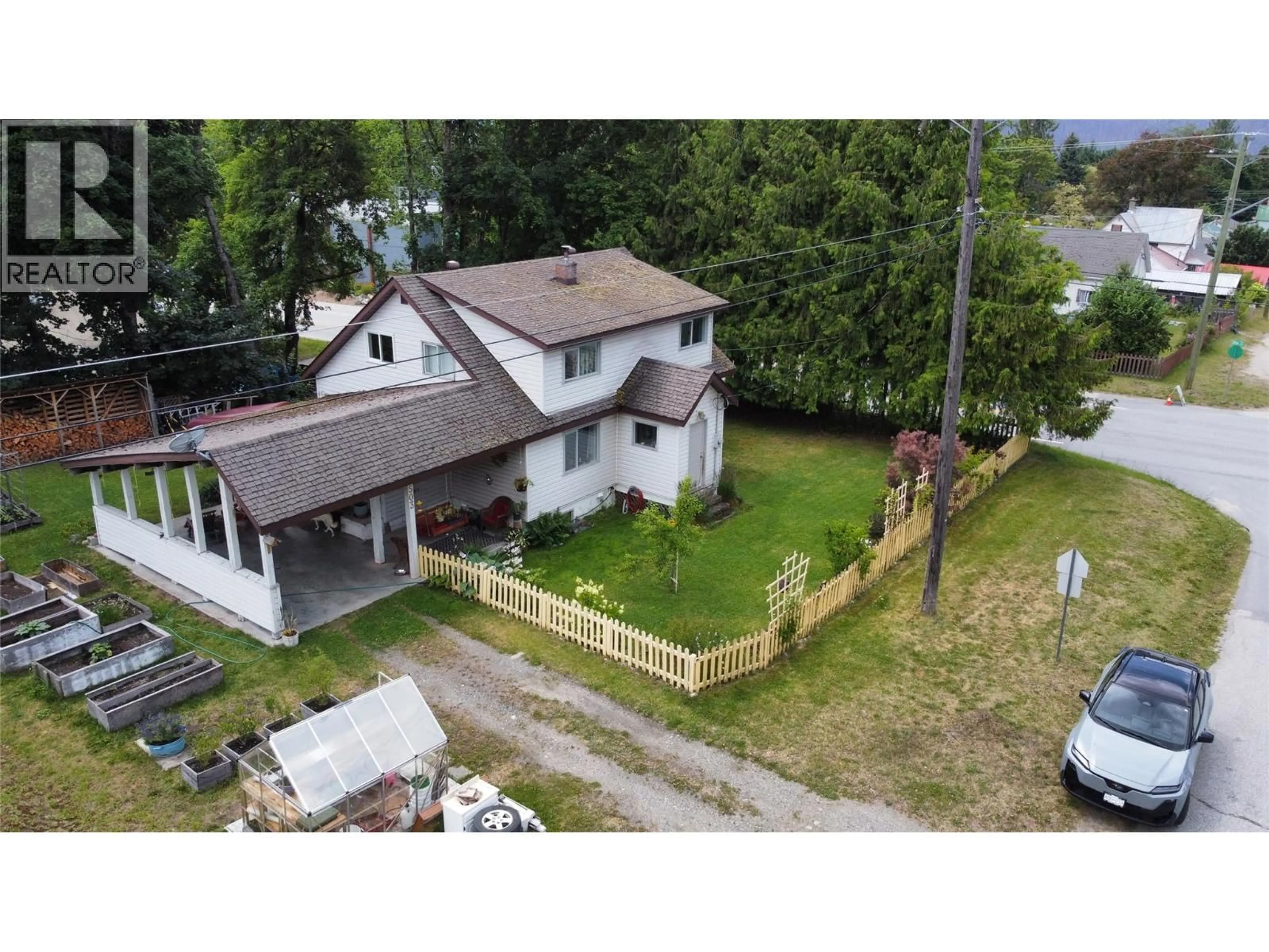 A pic from outside/outdoor area/front of a property/back of a property/a pic from drone, unknown for 503 7TH AVENUE, New Denver British Columbia V0G1S1