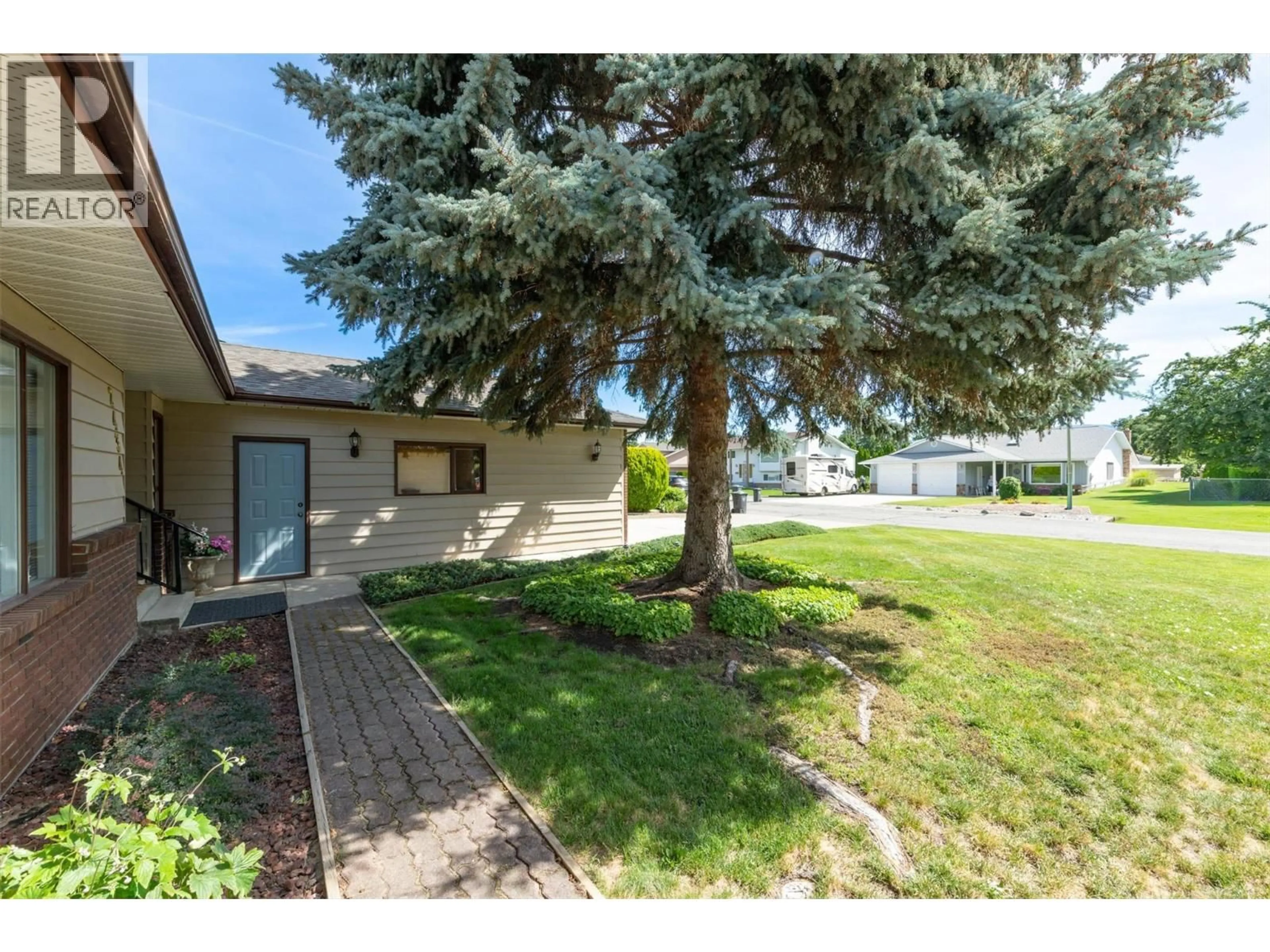 A pic from outside/outdoor area/front of a property/back of a property/a pic from drone, street for 2434 RHONDDA CRESCENT, Kelowna British Columbia V1Y8A3