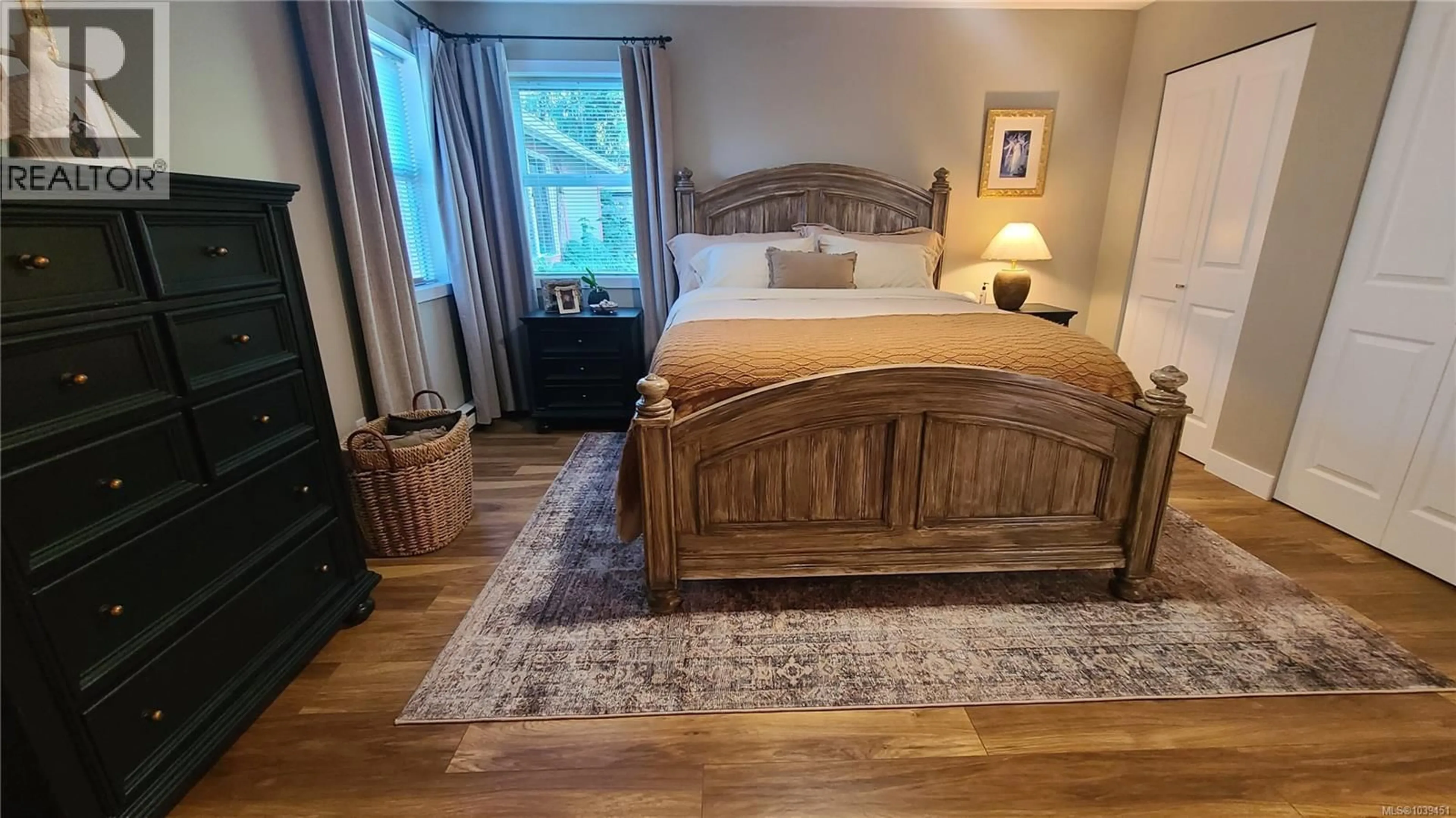 Bedroom with bed, wood/laminate floor for 6 - 493 PIONEER CRESCENT, Parksville British Columbia V9P1V2
