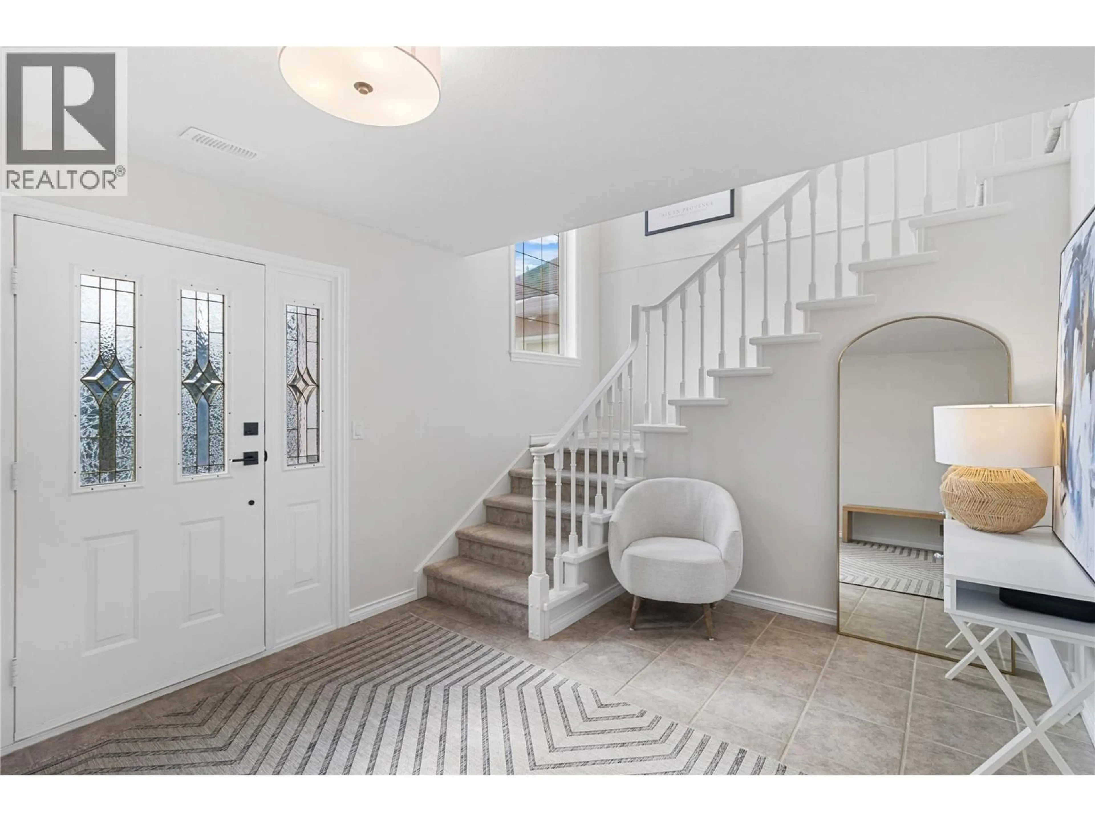 Indoor entryway for 2321 LILLOOET CRESCENT, Kelowna British Columbia V1V1T1